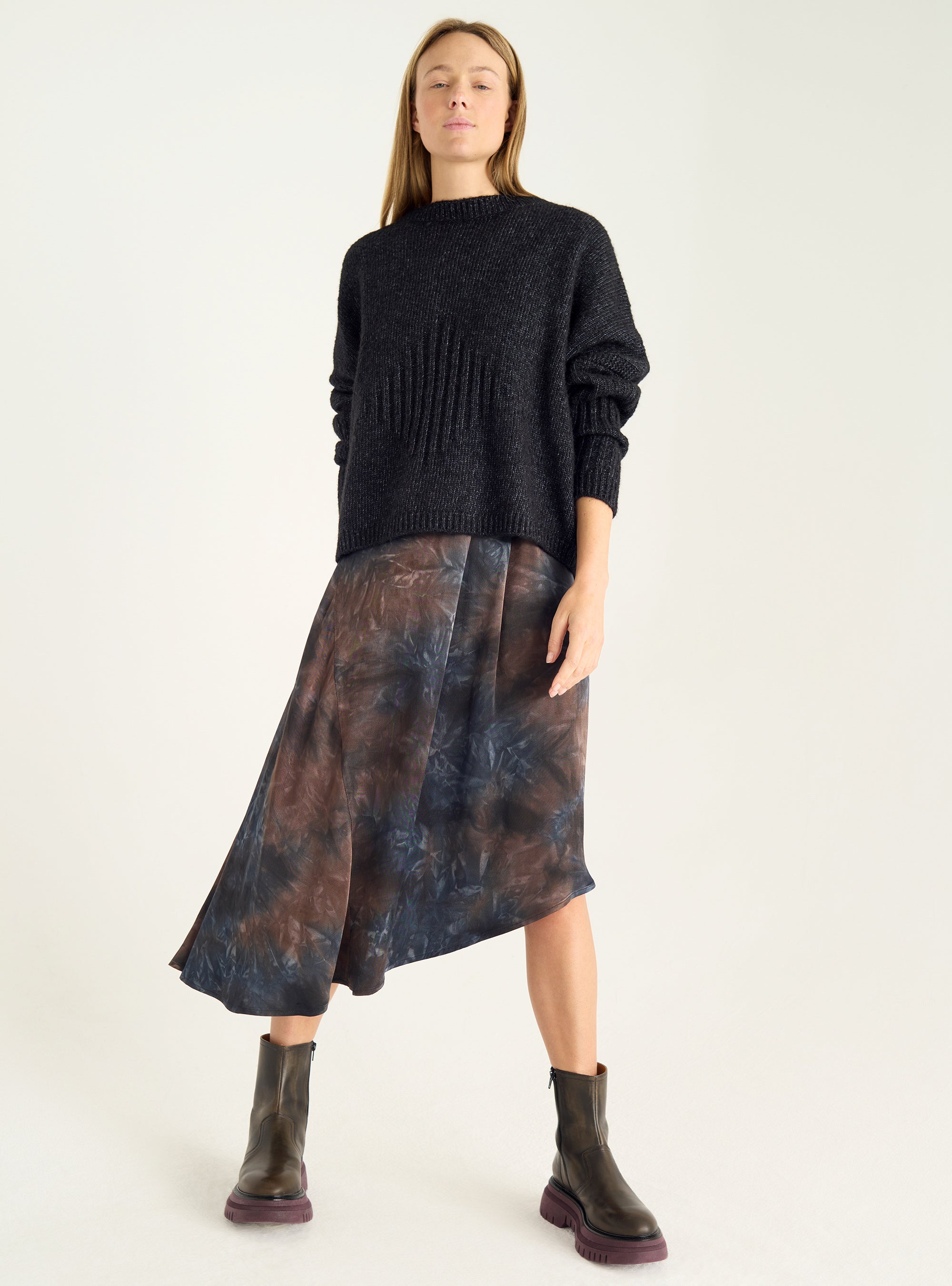 Loose-fitting wool and cotton sweater with round neck