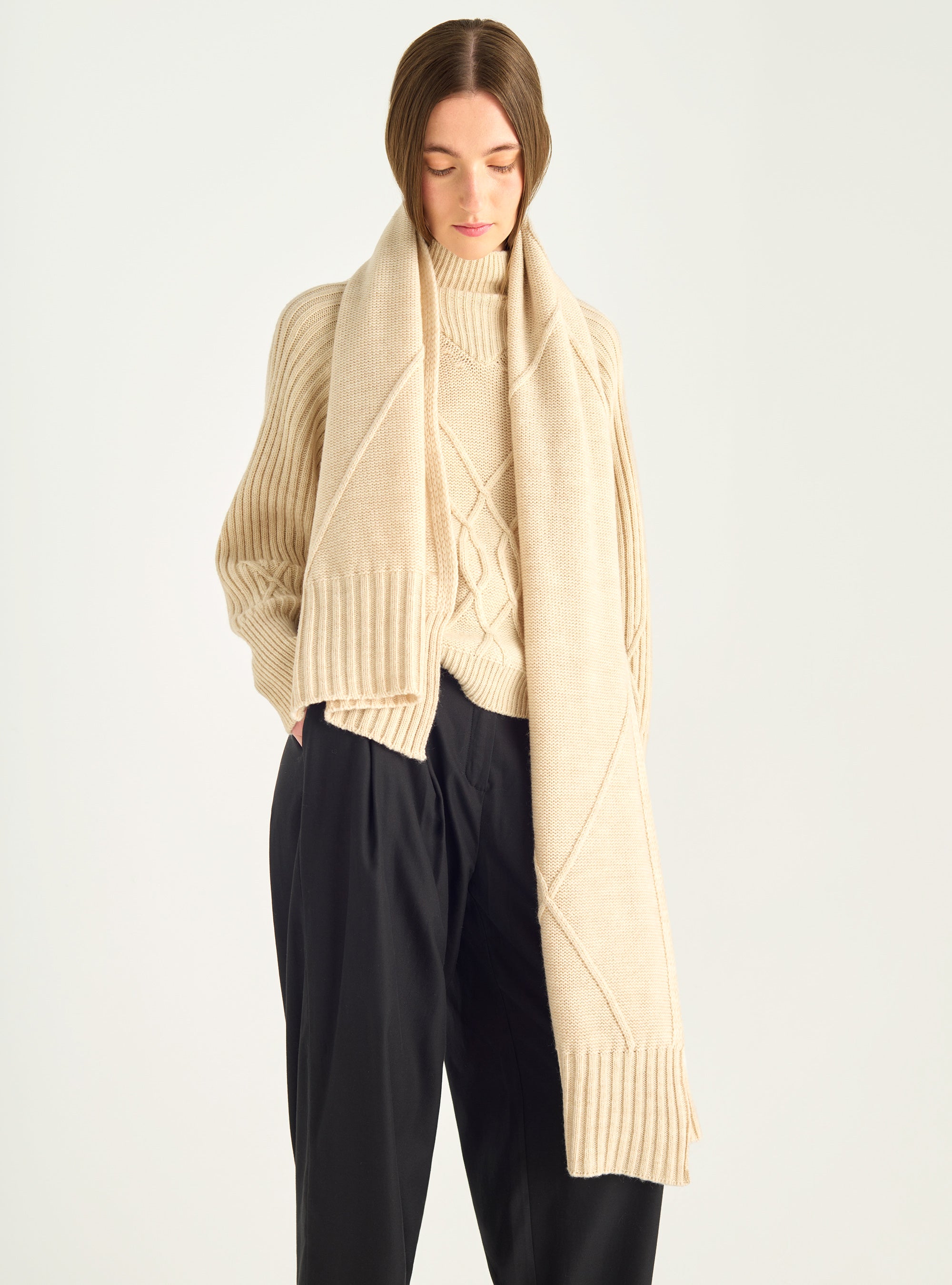 Cable-knit wool scarf