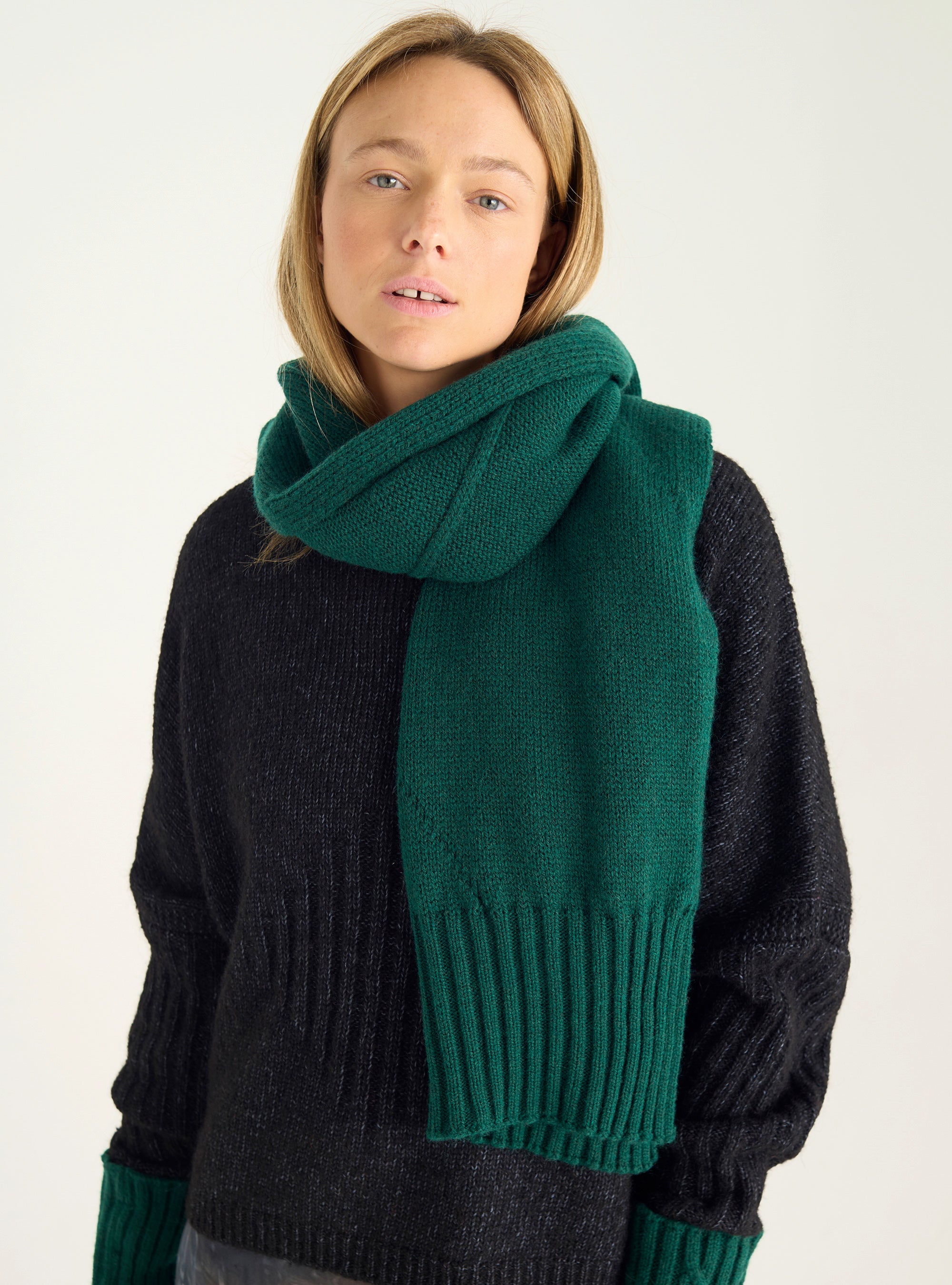 Cable-knit wool scarf