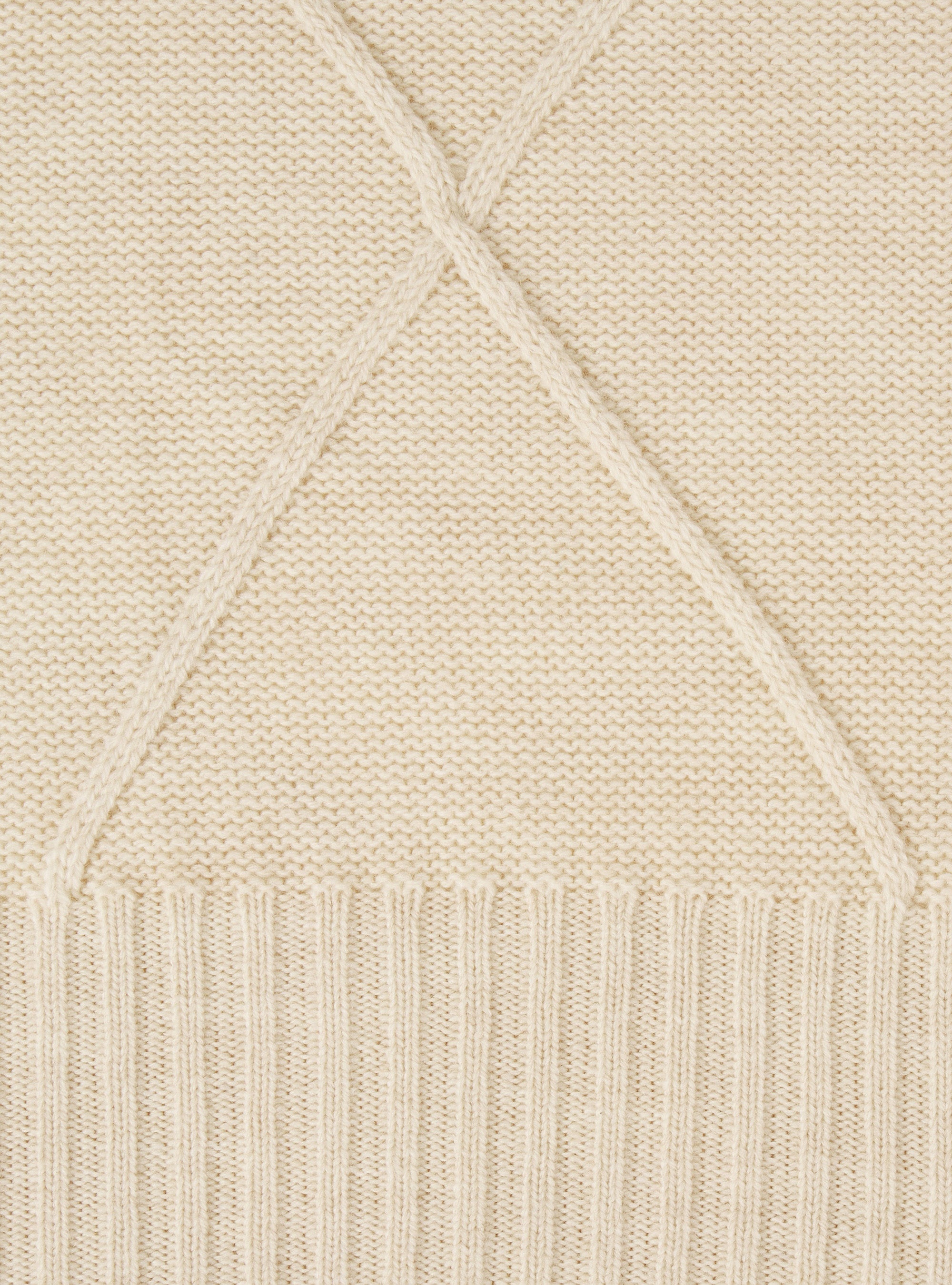 Cable-knit wool scarf