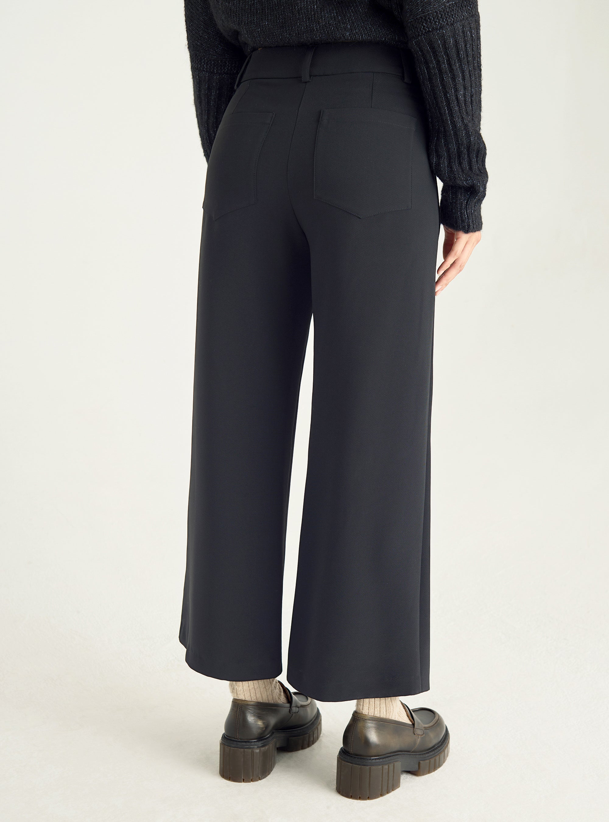 High-waisted cropped pants
