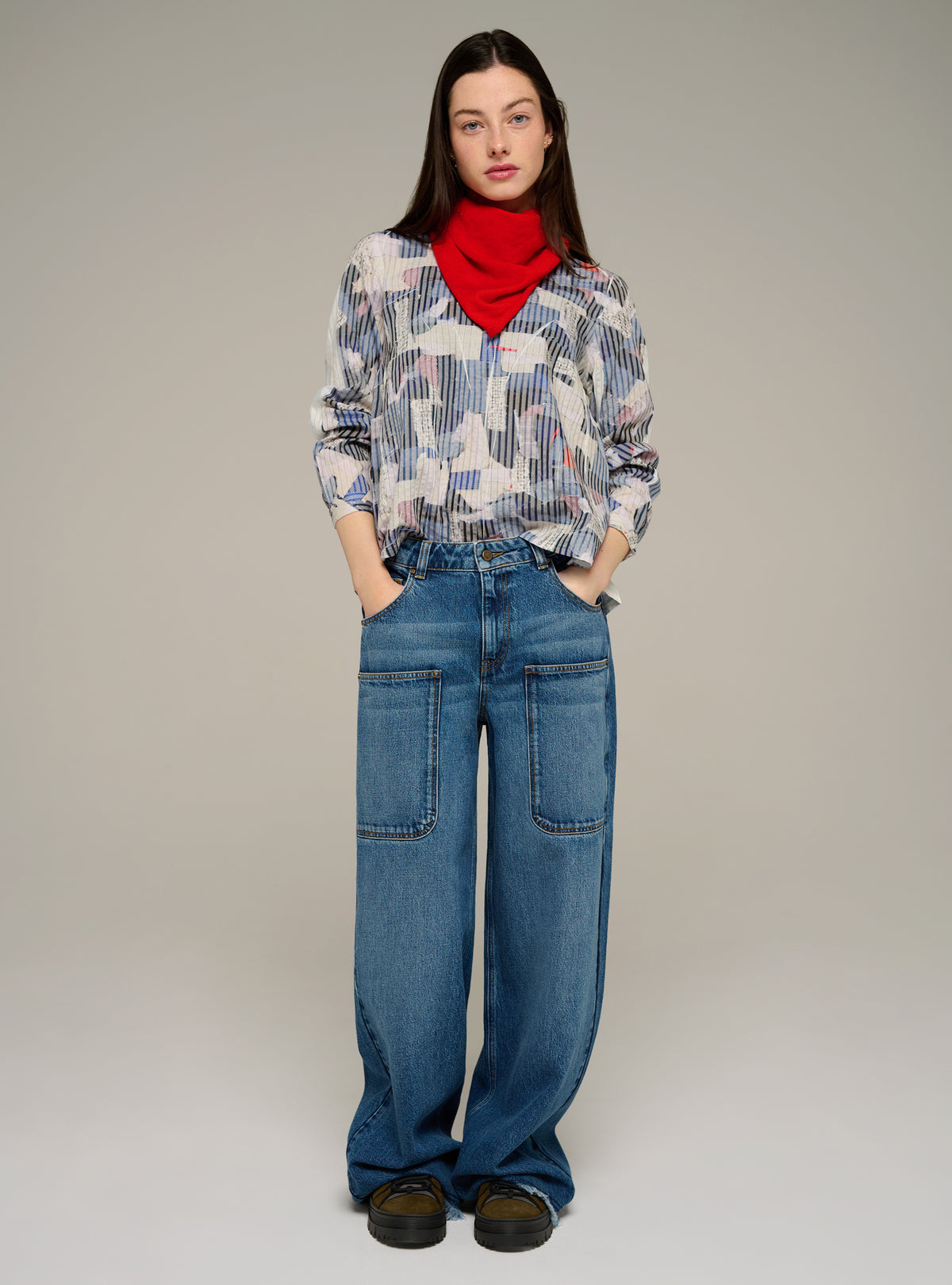Printed fitted long-sleeve crewneck blouse