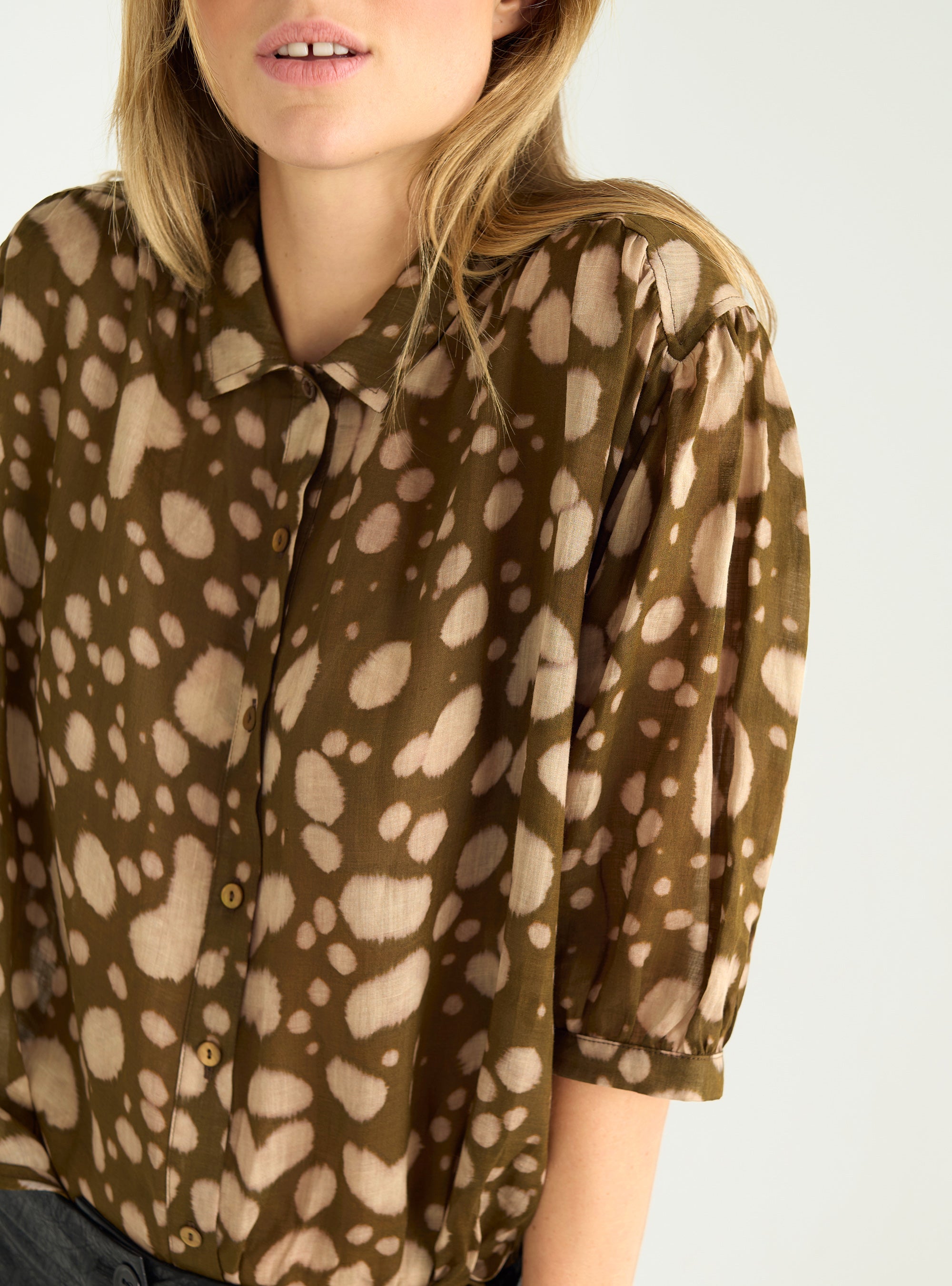 Balloon sleeve shirt