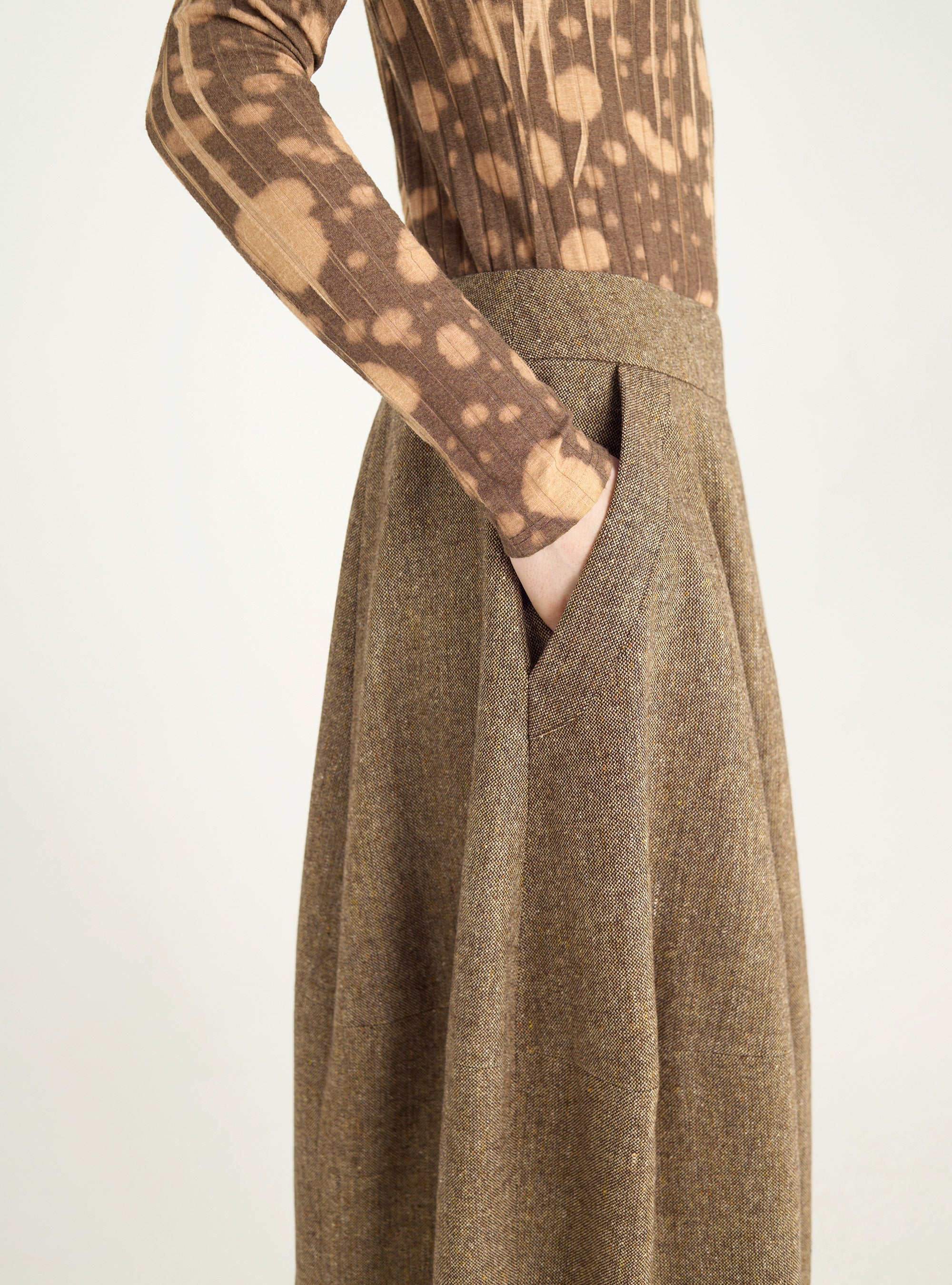 Short skirt in mottled wool