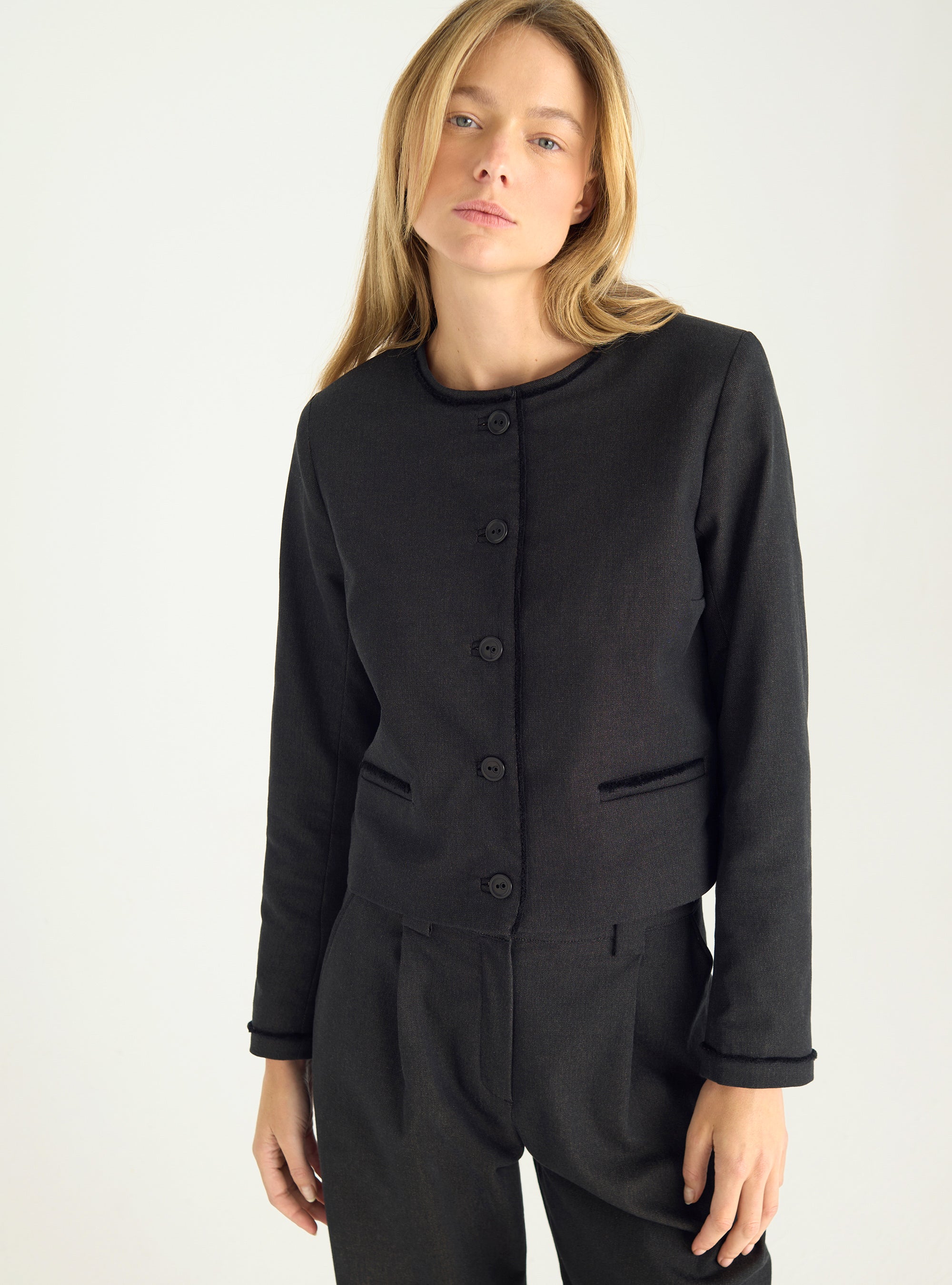 Short tailored-style jacket