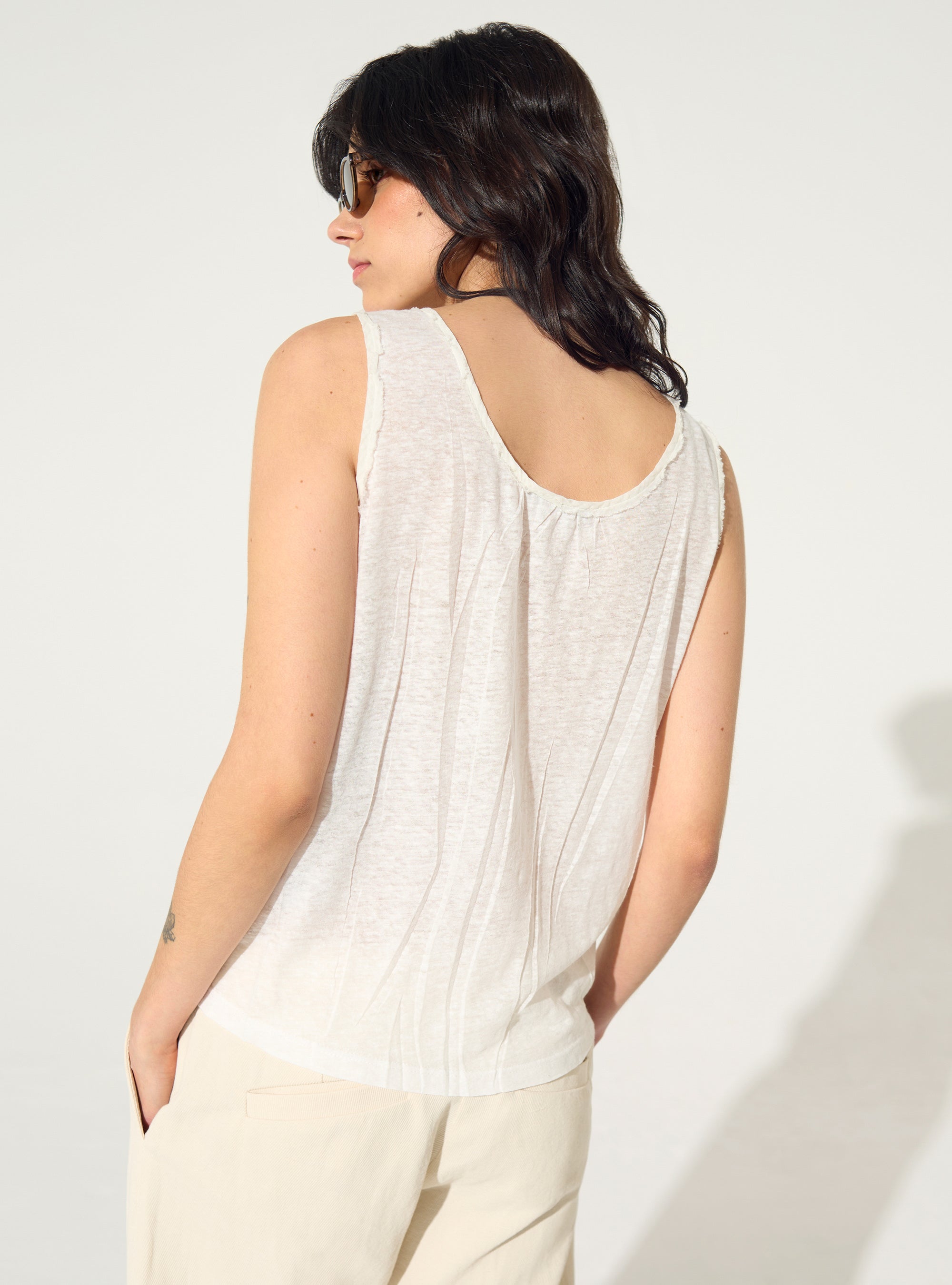 White fitted tank top