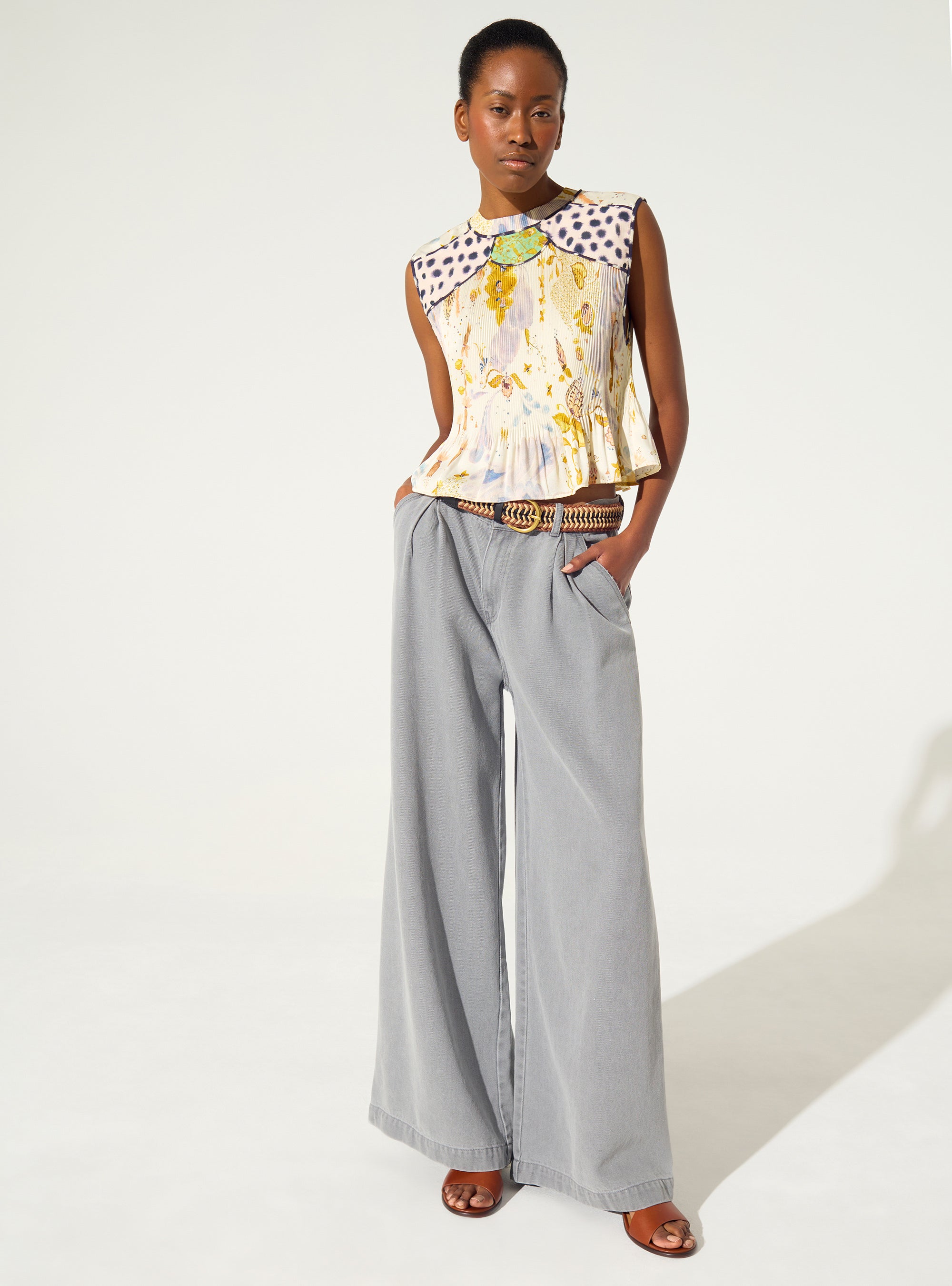 Fitted tank top with printed pleated