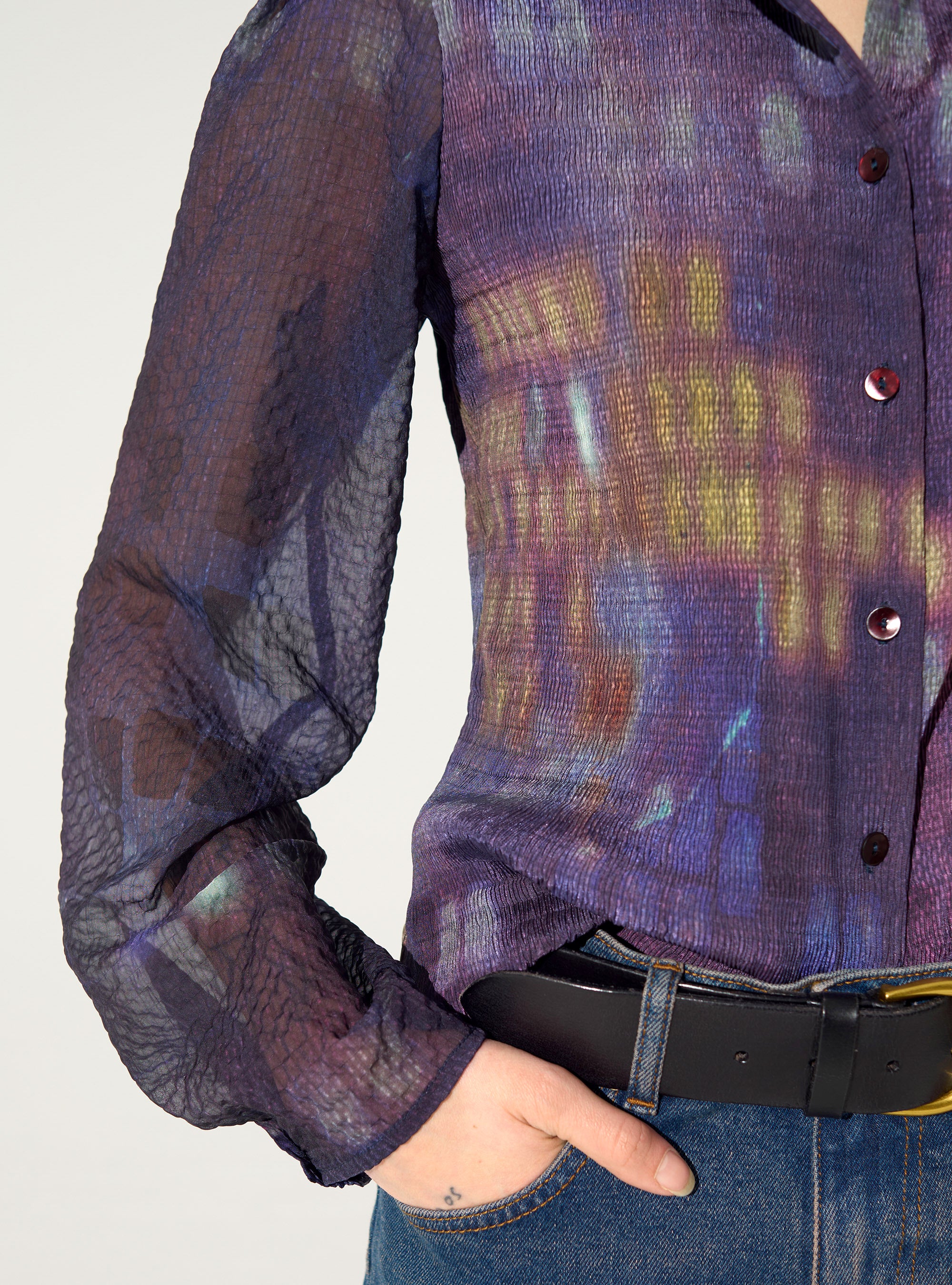 Fitted pleated shirt with purple house print
