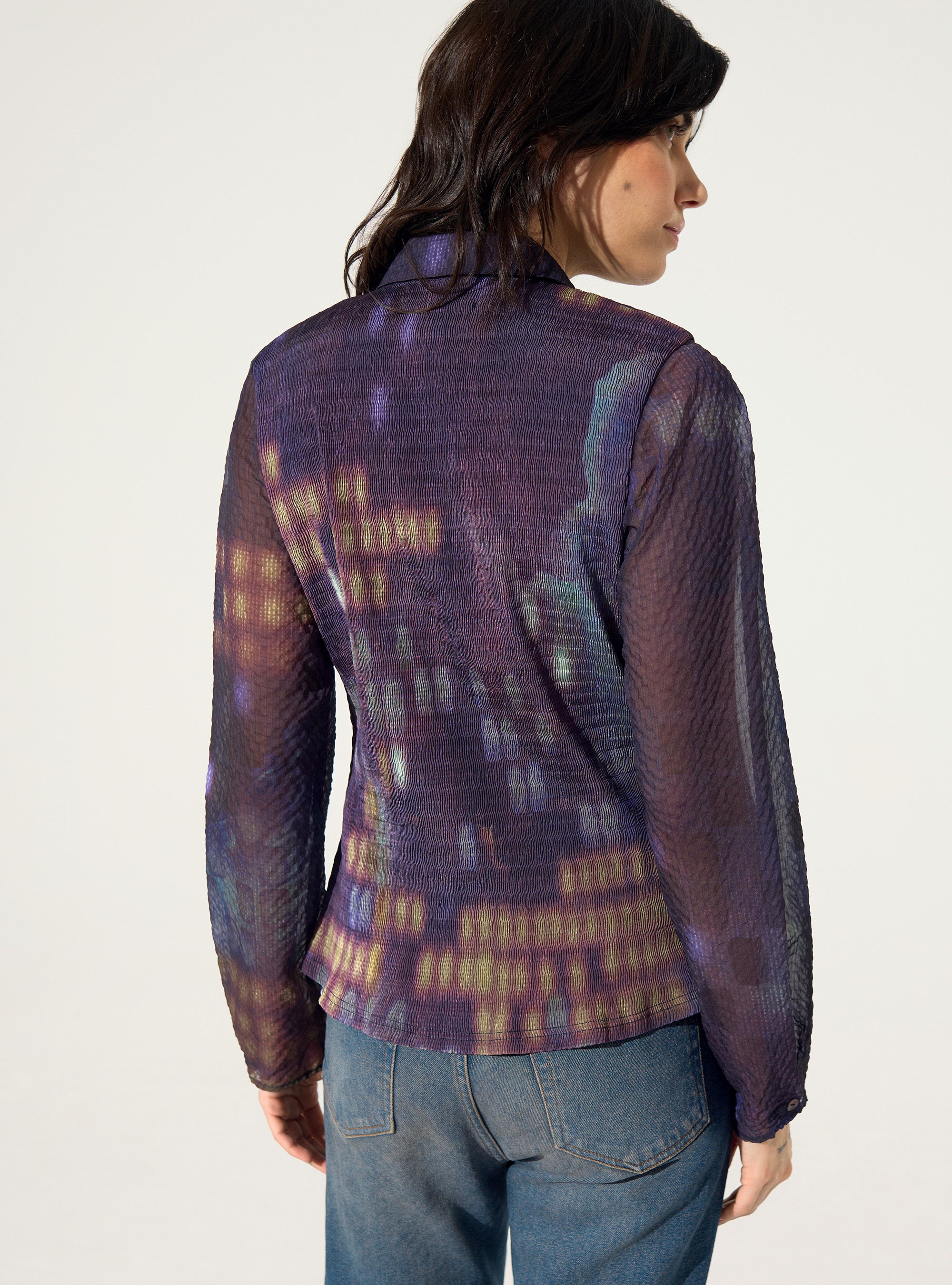 Fitted pleated shirt with purple house print