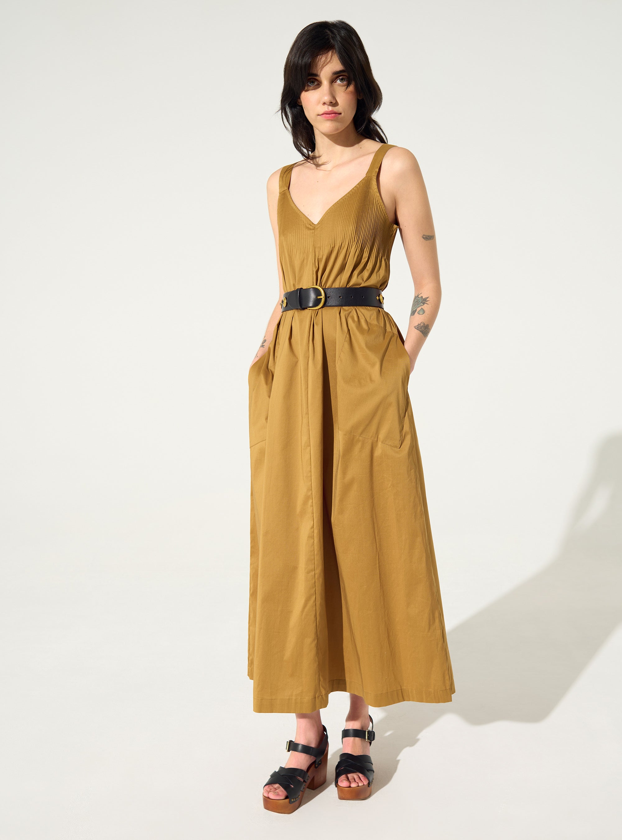Long pleated dress in brown cotton