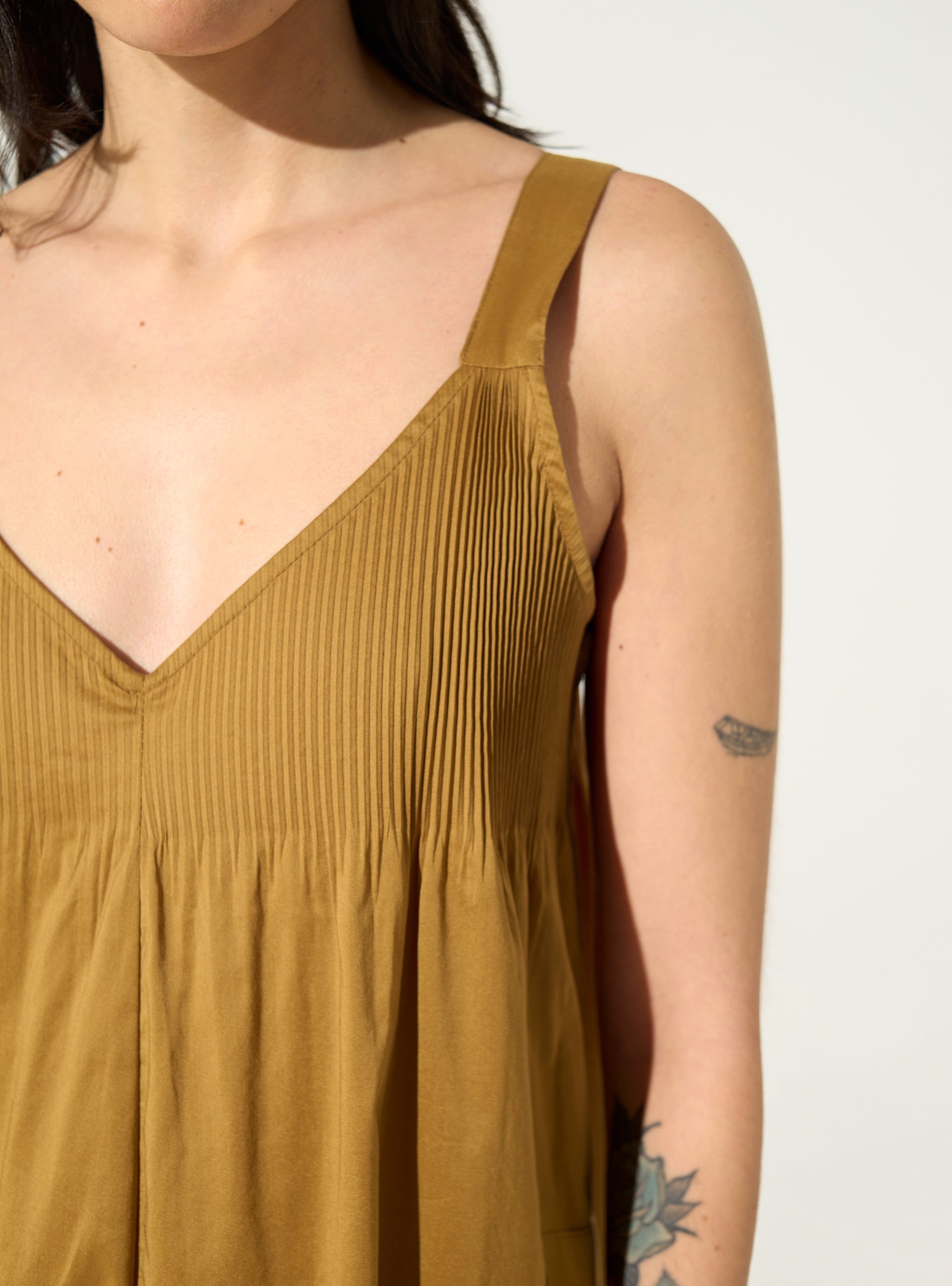 Long pleated dress in brown cotton