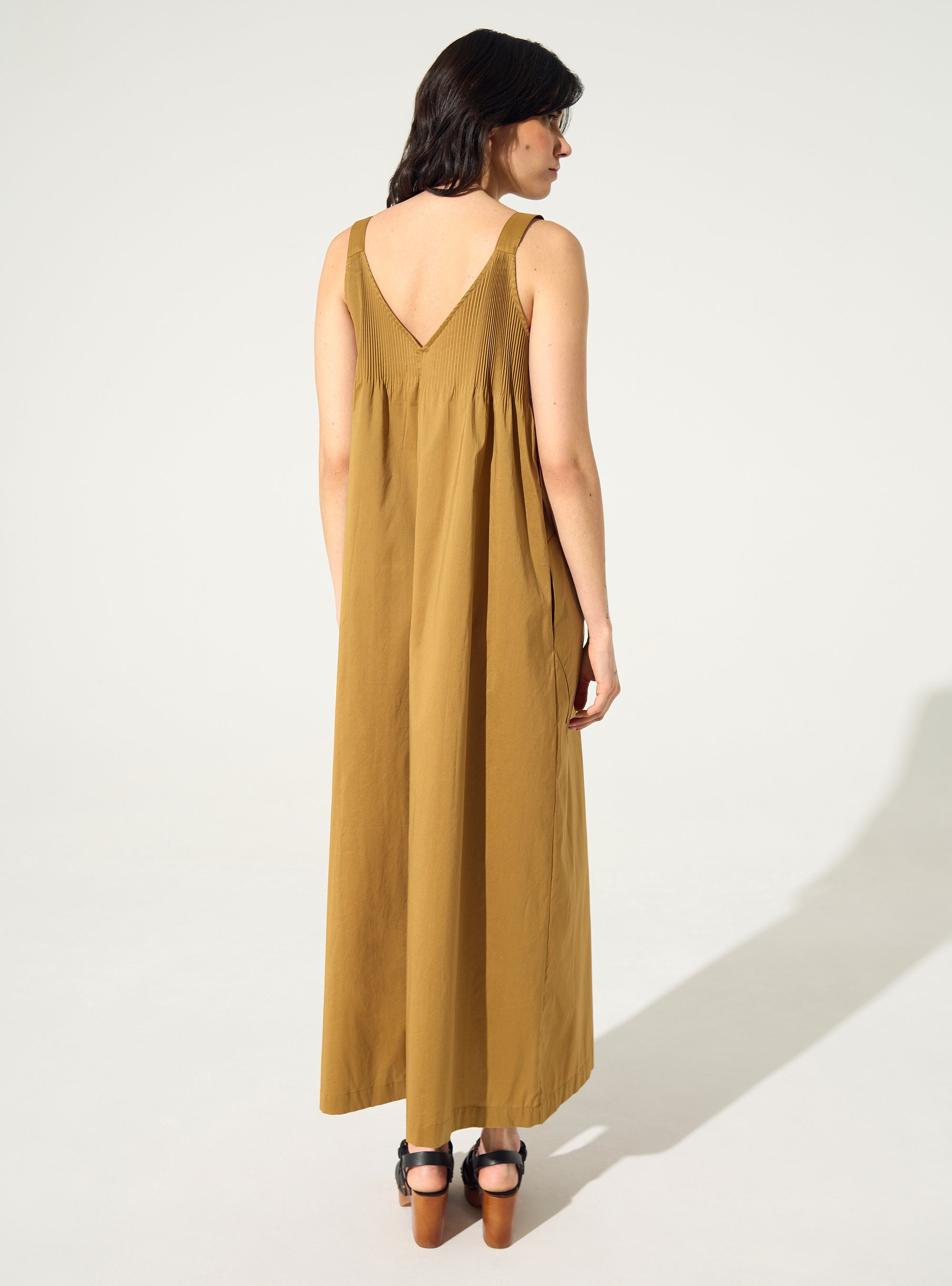 Long pleated dress in brown cotton