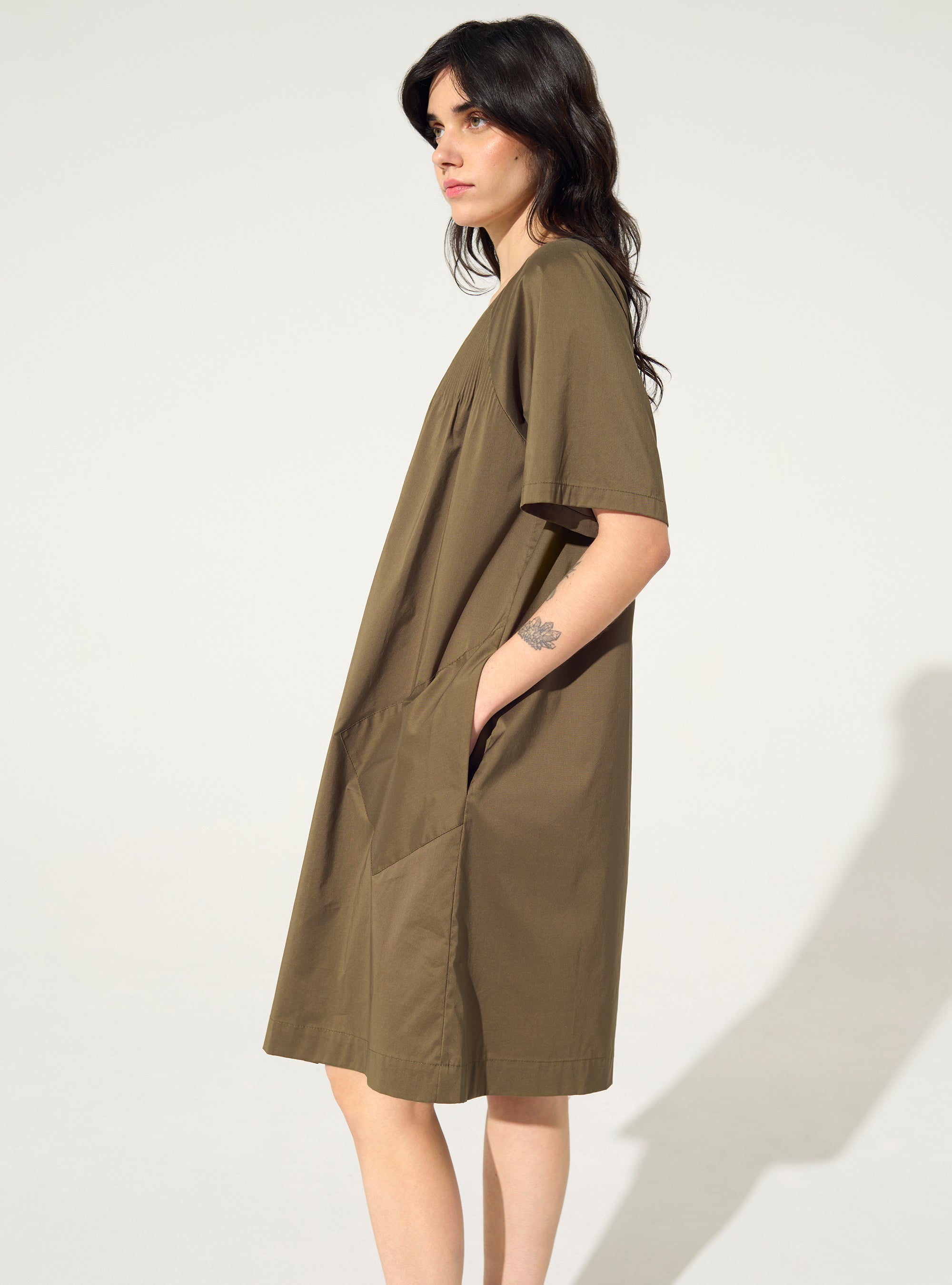 Khaki pleated short-sleeved dress