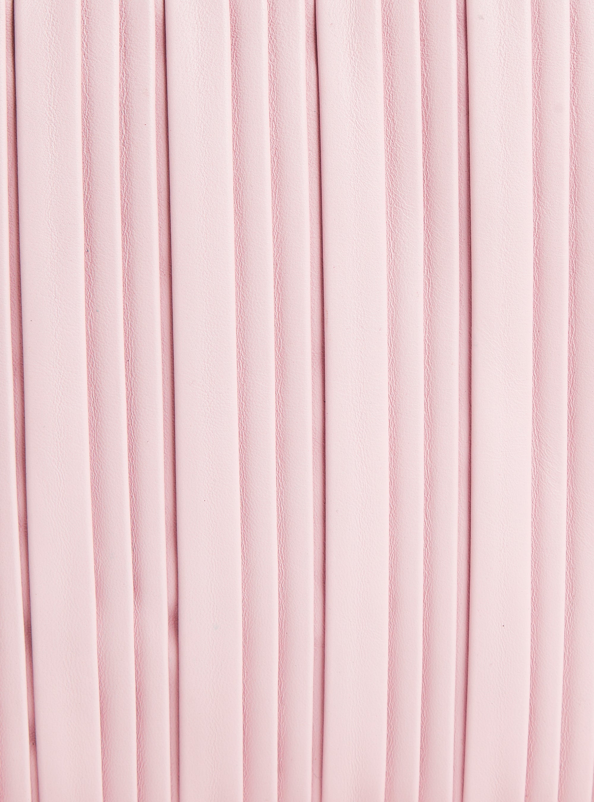 Pleated bag in purple leather