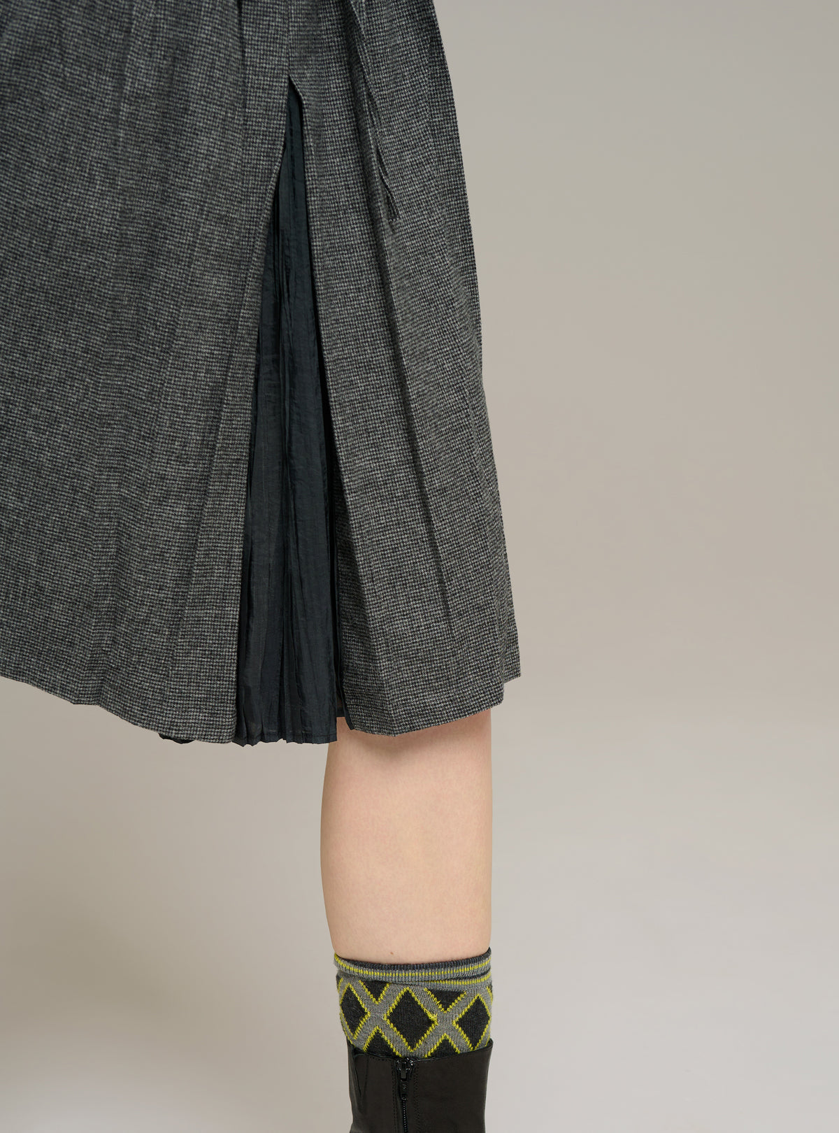 Fitted long-sleeve midi dress