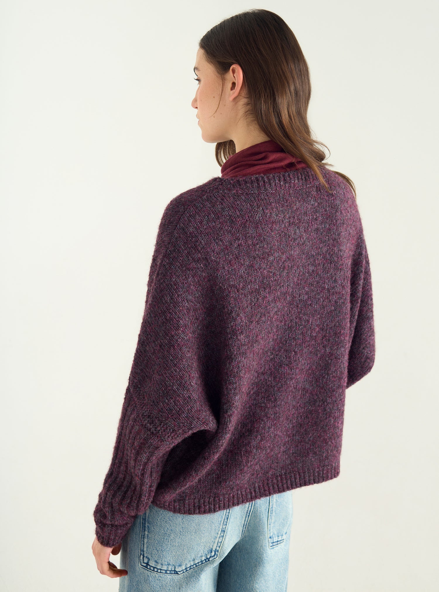 Loose-fitting wool and cotton sweater with round neck