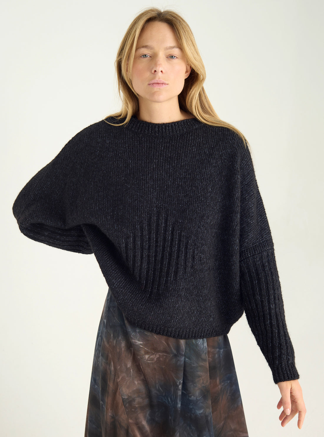 Loose-fitting wool and cotton sweater with round neck