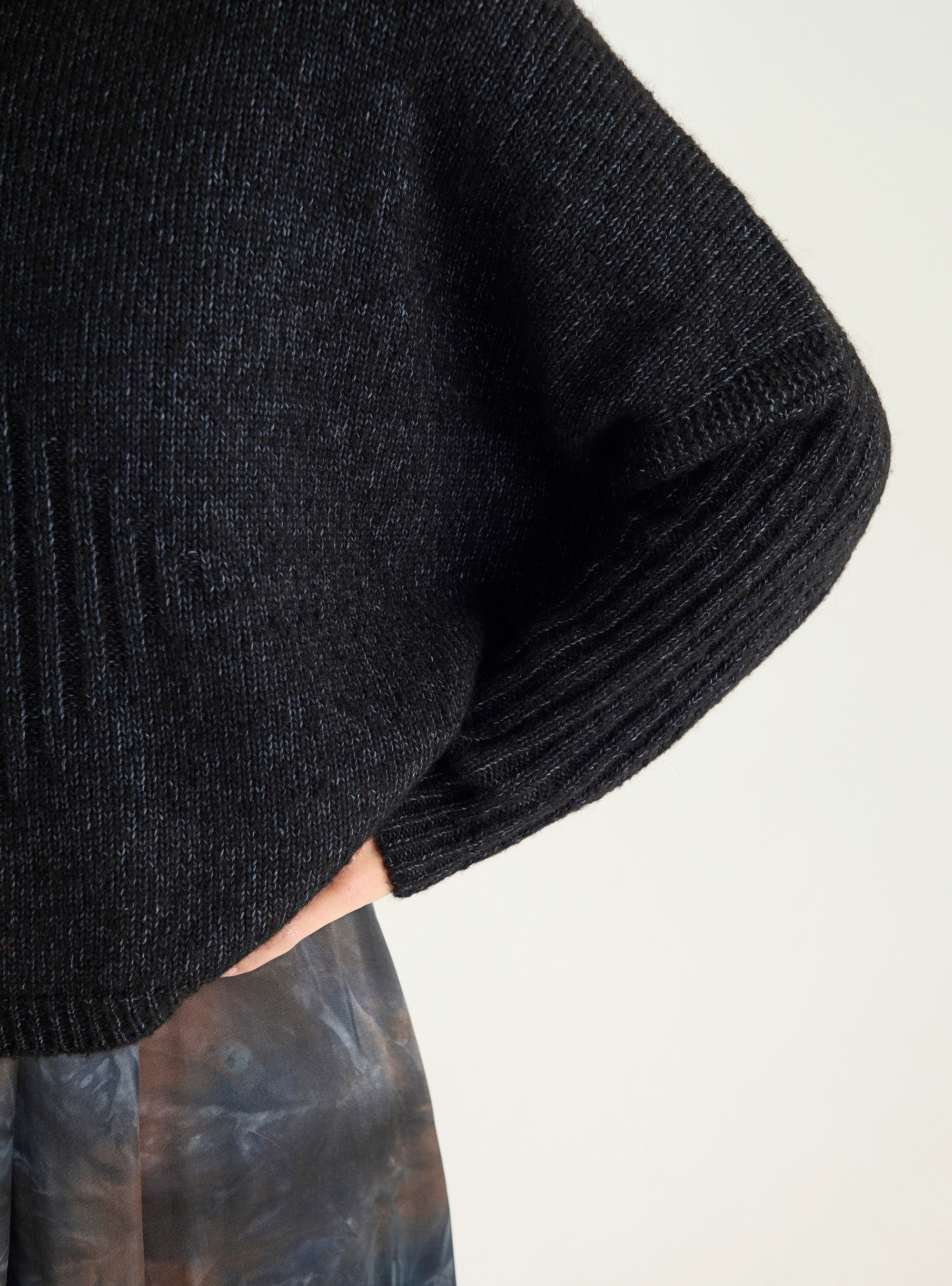 Loose-fitting wool and cotton sweater with round neck