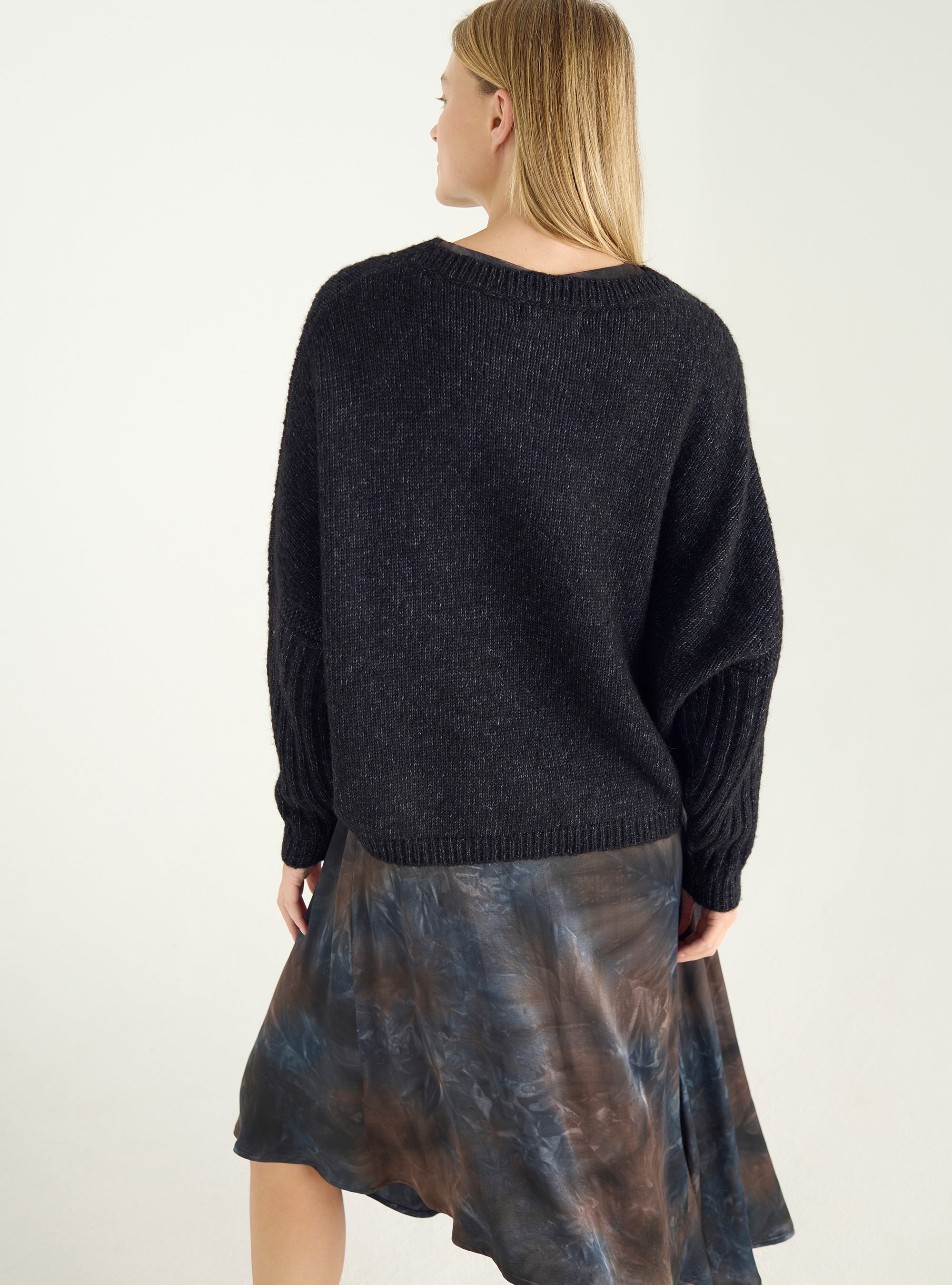 Loose-fitting wool and cotton sweater with round neck