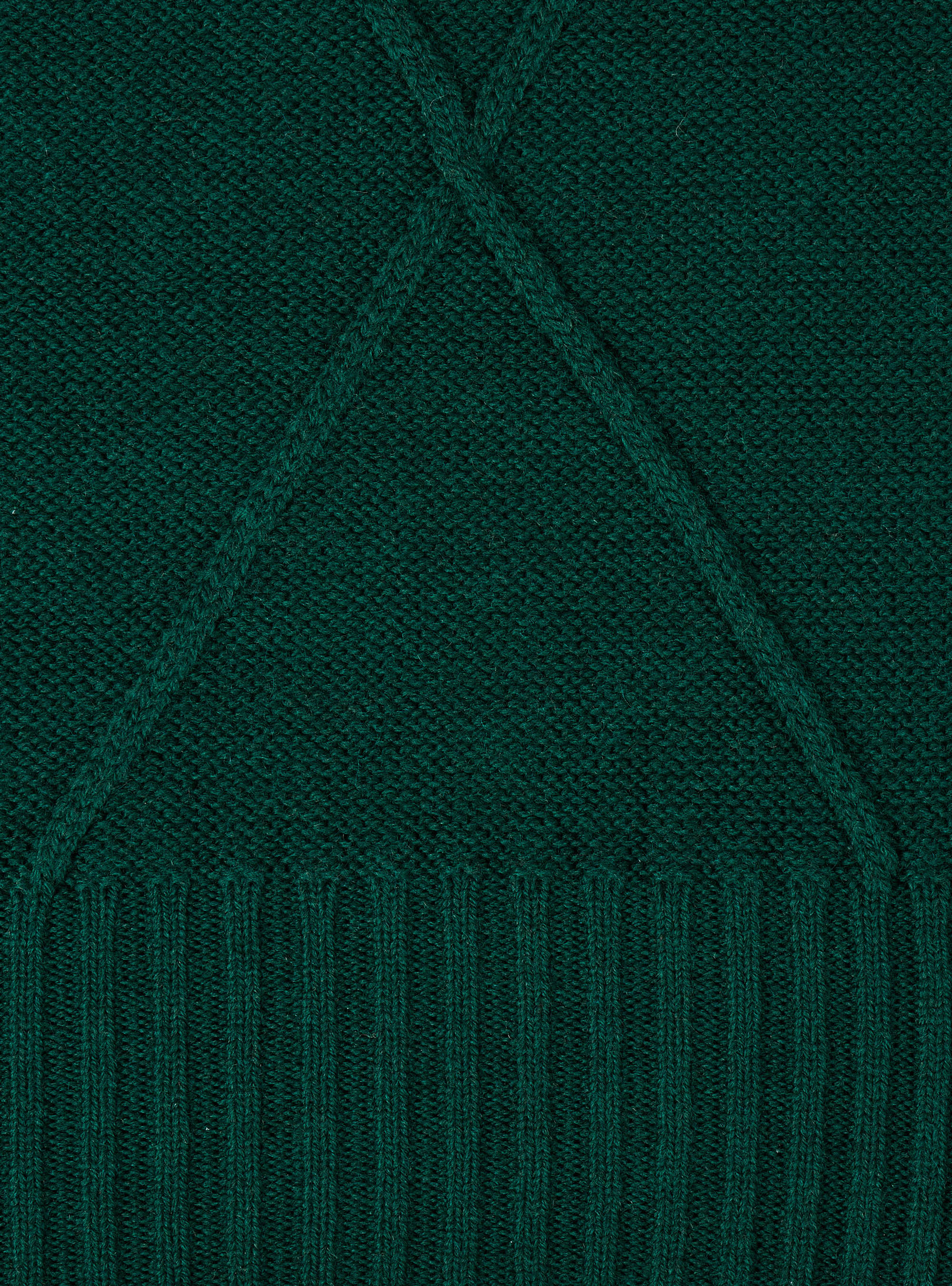 Cable-knit wool scarf