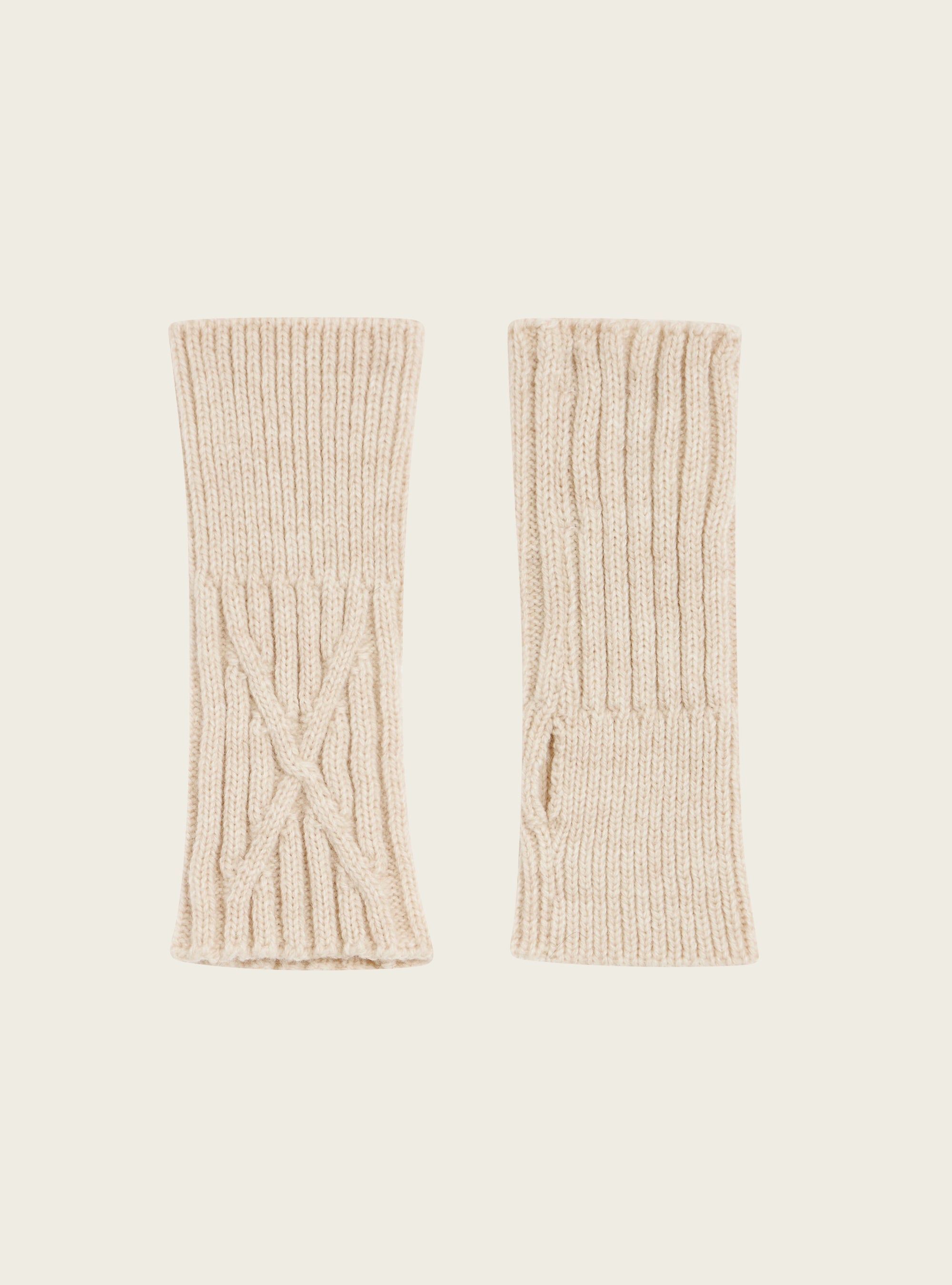 Cable-knit wool mittens