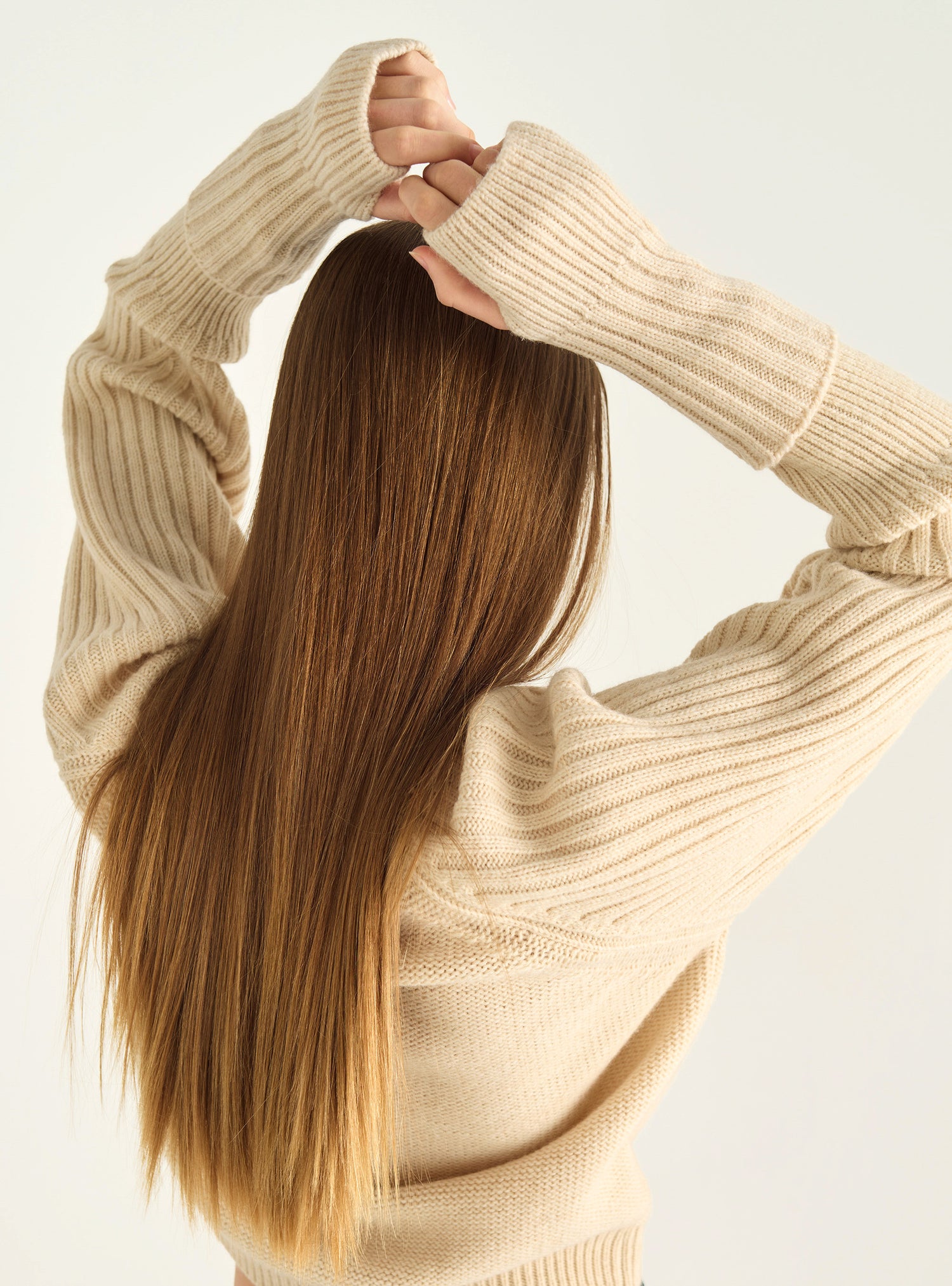 Cable-knit wool mittens