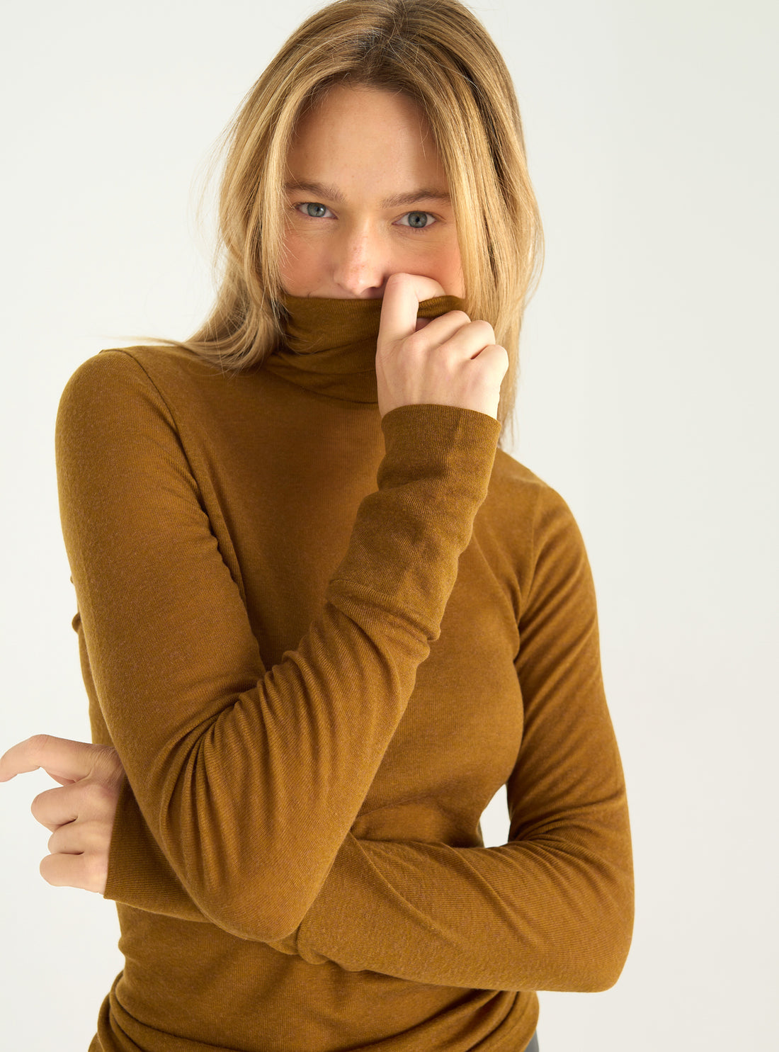Long-sleeve turtleneck