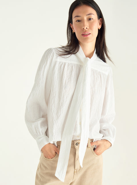 Loose-fitting pussy-bow shirt