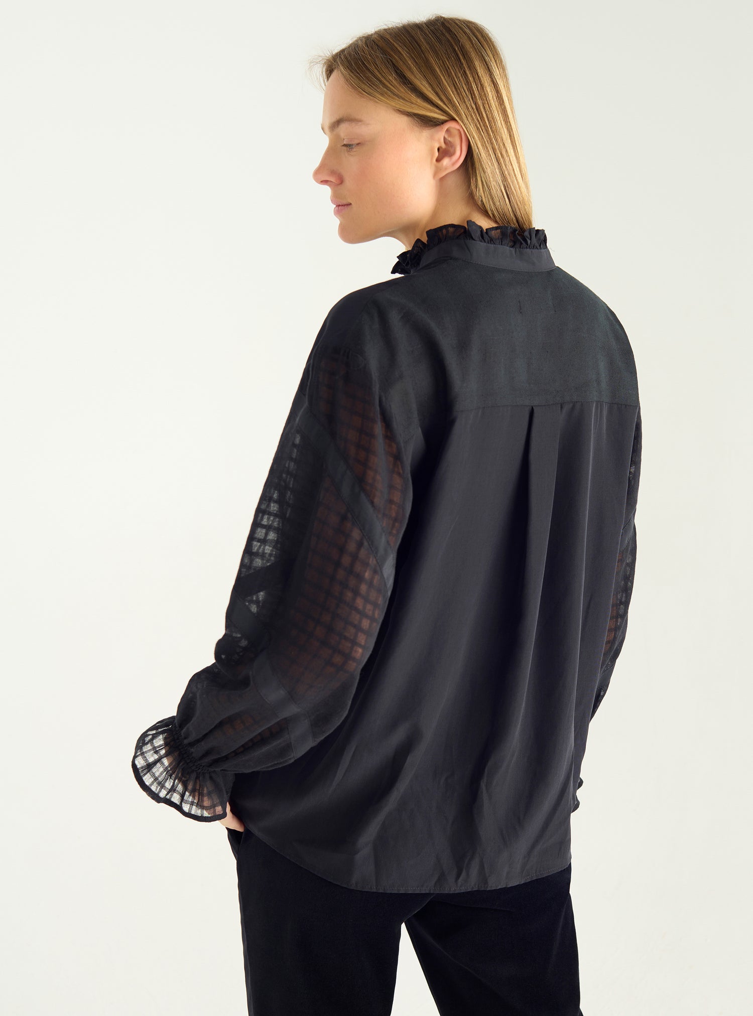 Loose shirt in ethically-sourced cotton