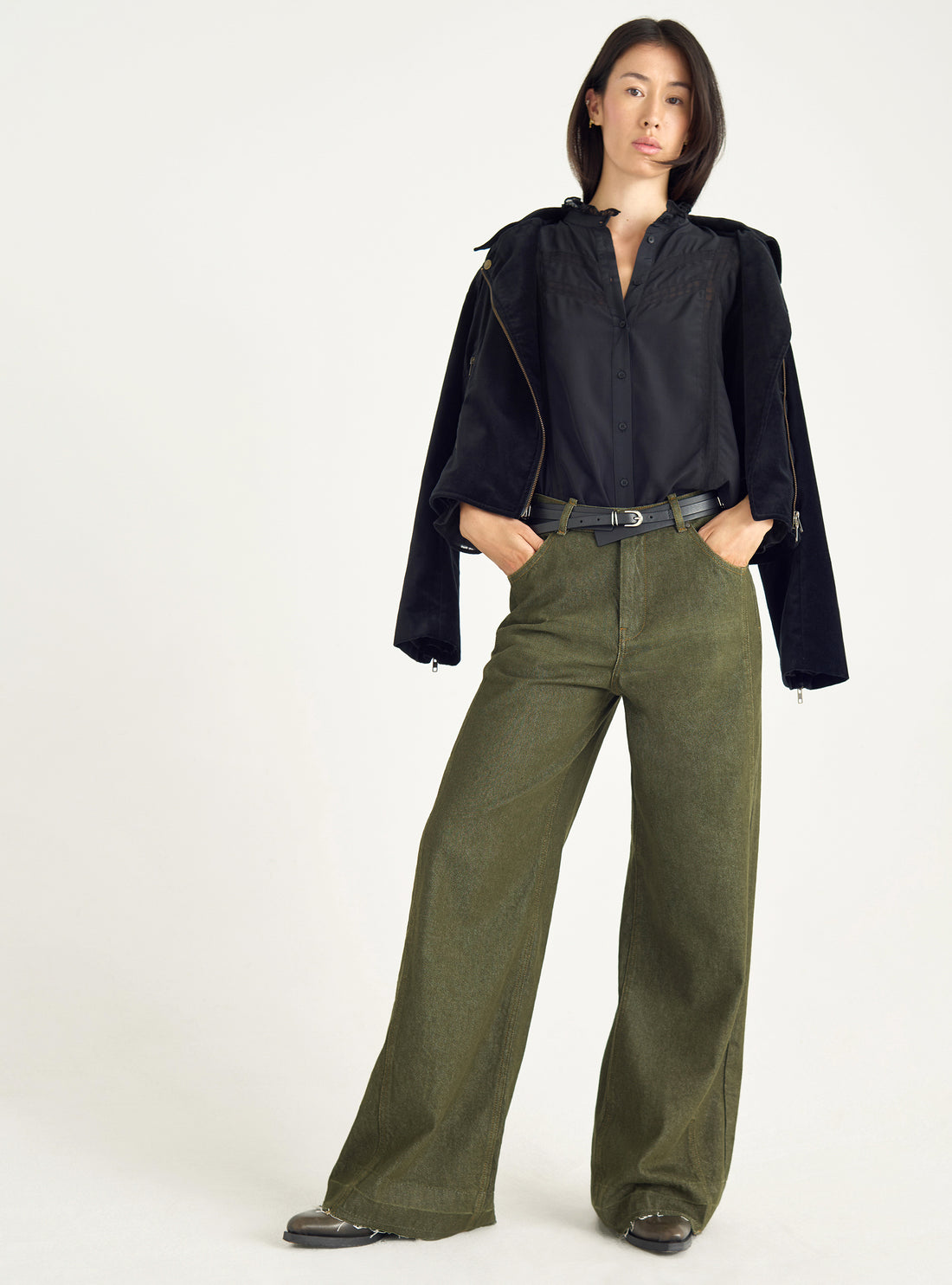 High-waisted wide-leg jeans