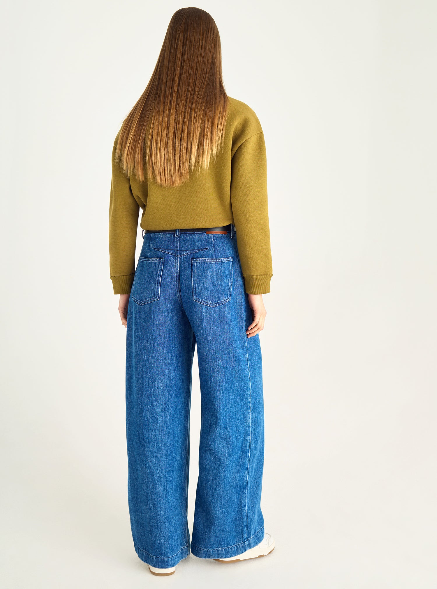 High-waisted, loose-fitting jeans in lyocell denim