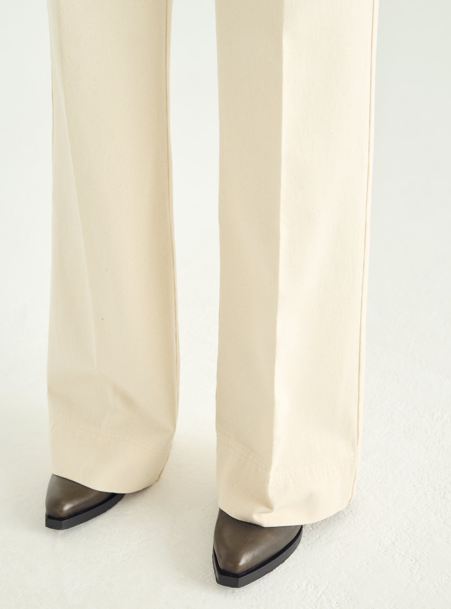 High-waisted flare jeans