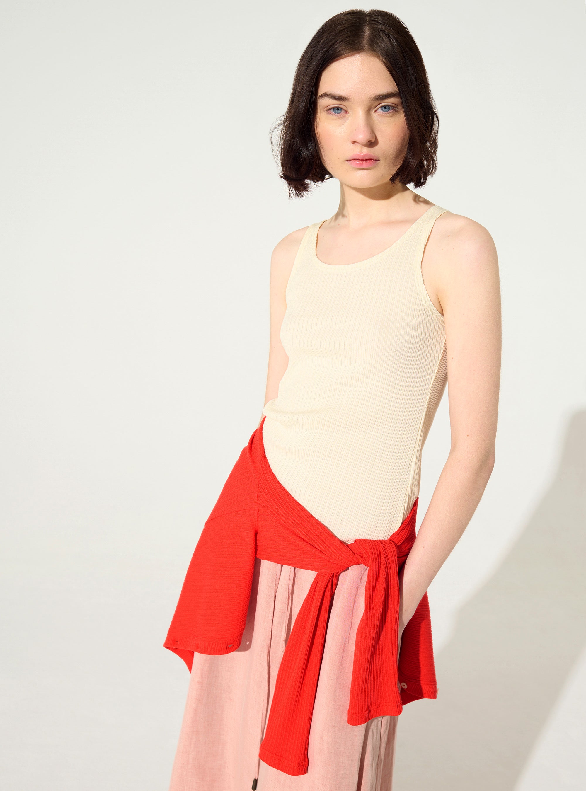 Fitted pleated white cotton tank top