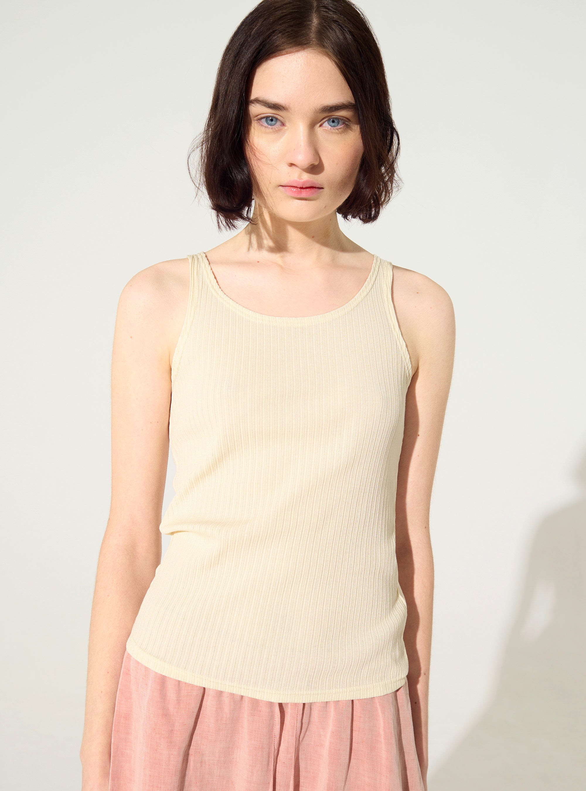 Fitted pleated white cotton tank top