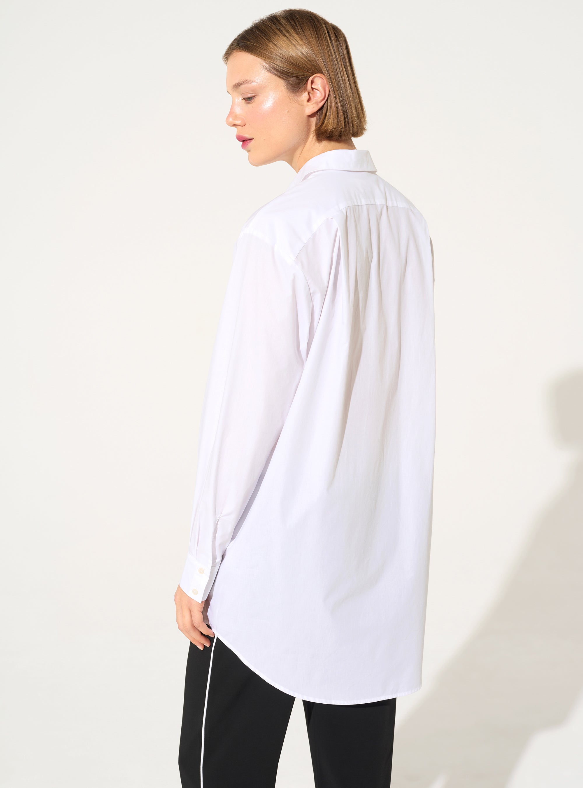 Oversized long-sleeved shirt in white organic cotton