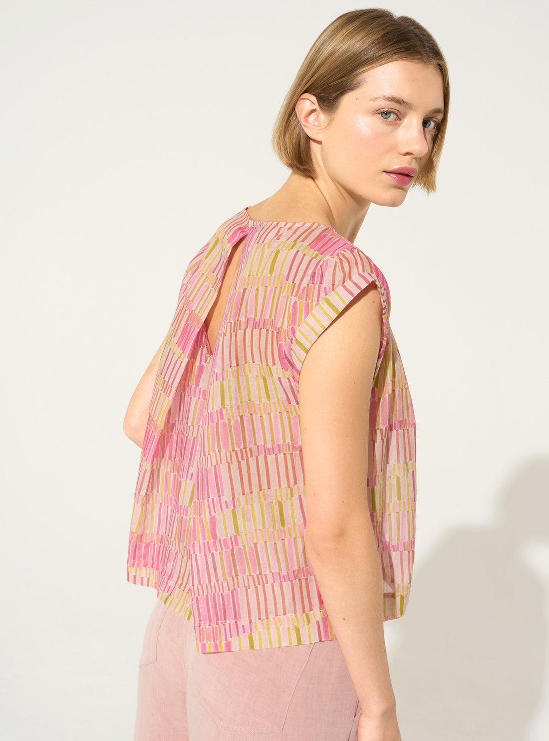 Loose printed blouse in pink cotton and silk