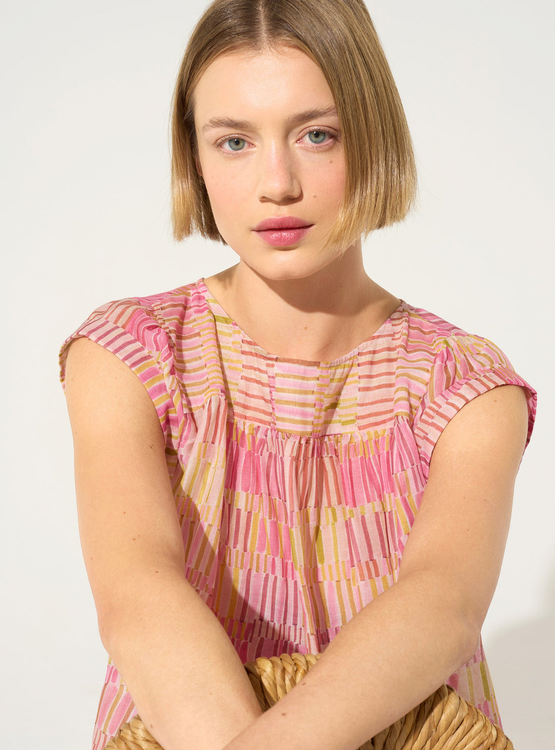 Loose printed blouse in pink cotton and silk