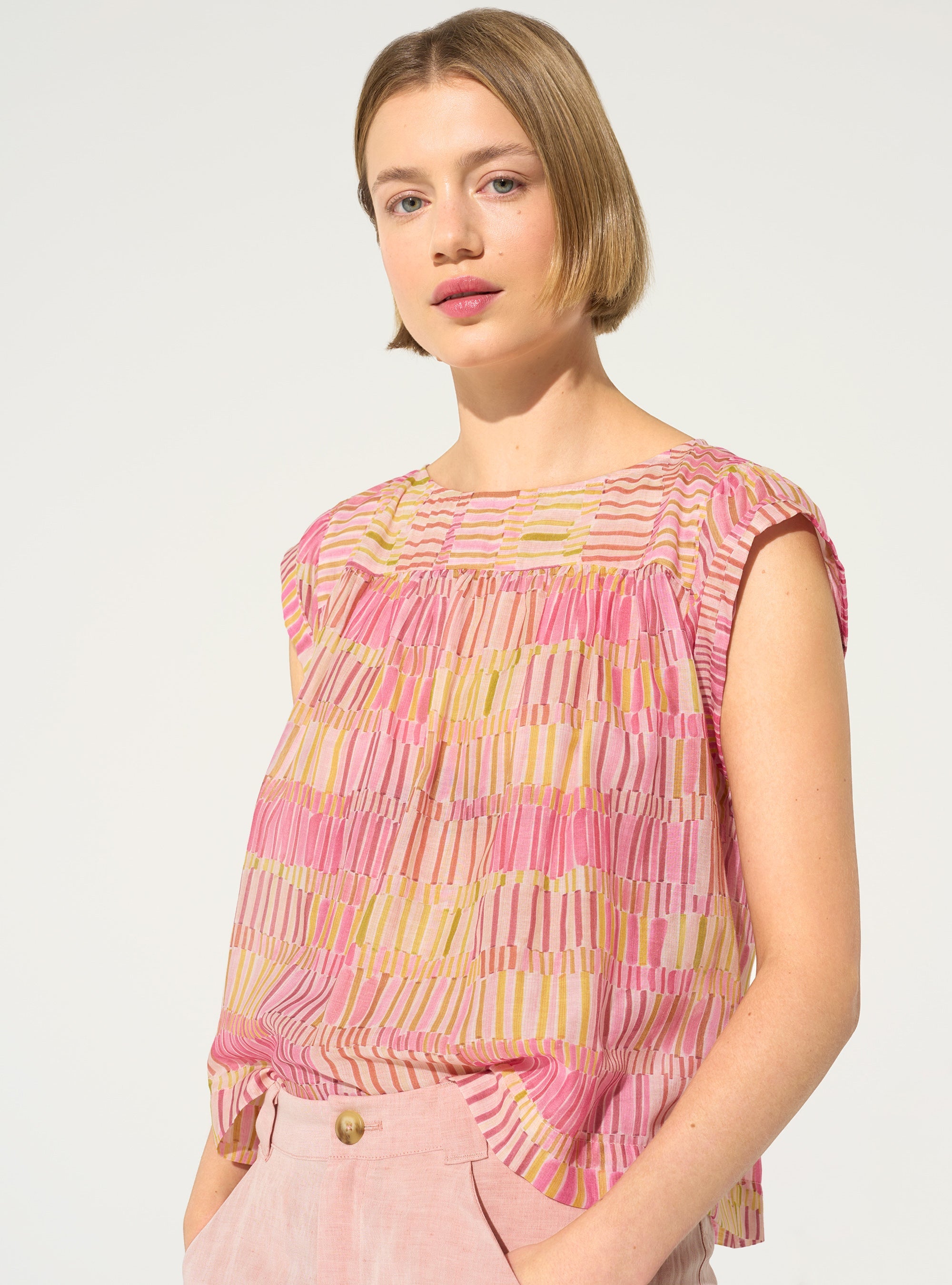 Loose printed blouse in pink cotton and silk