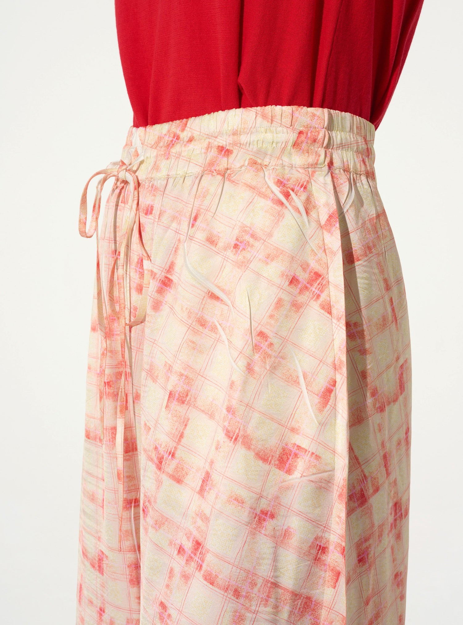 Orange print pleated Bermuda shorts