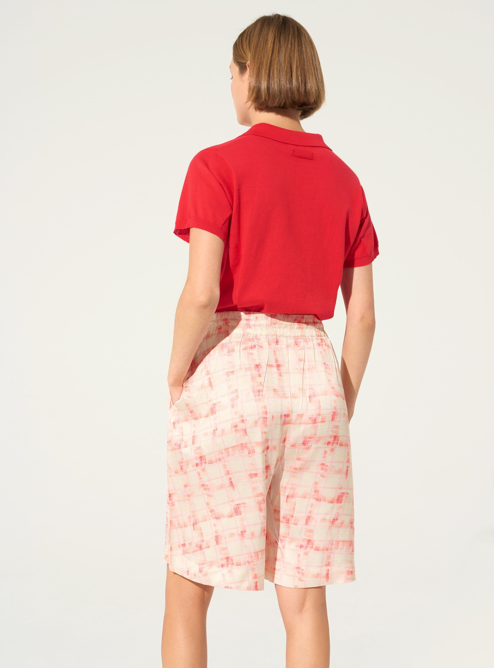 Orange print pleated Bermuda shorts
