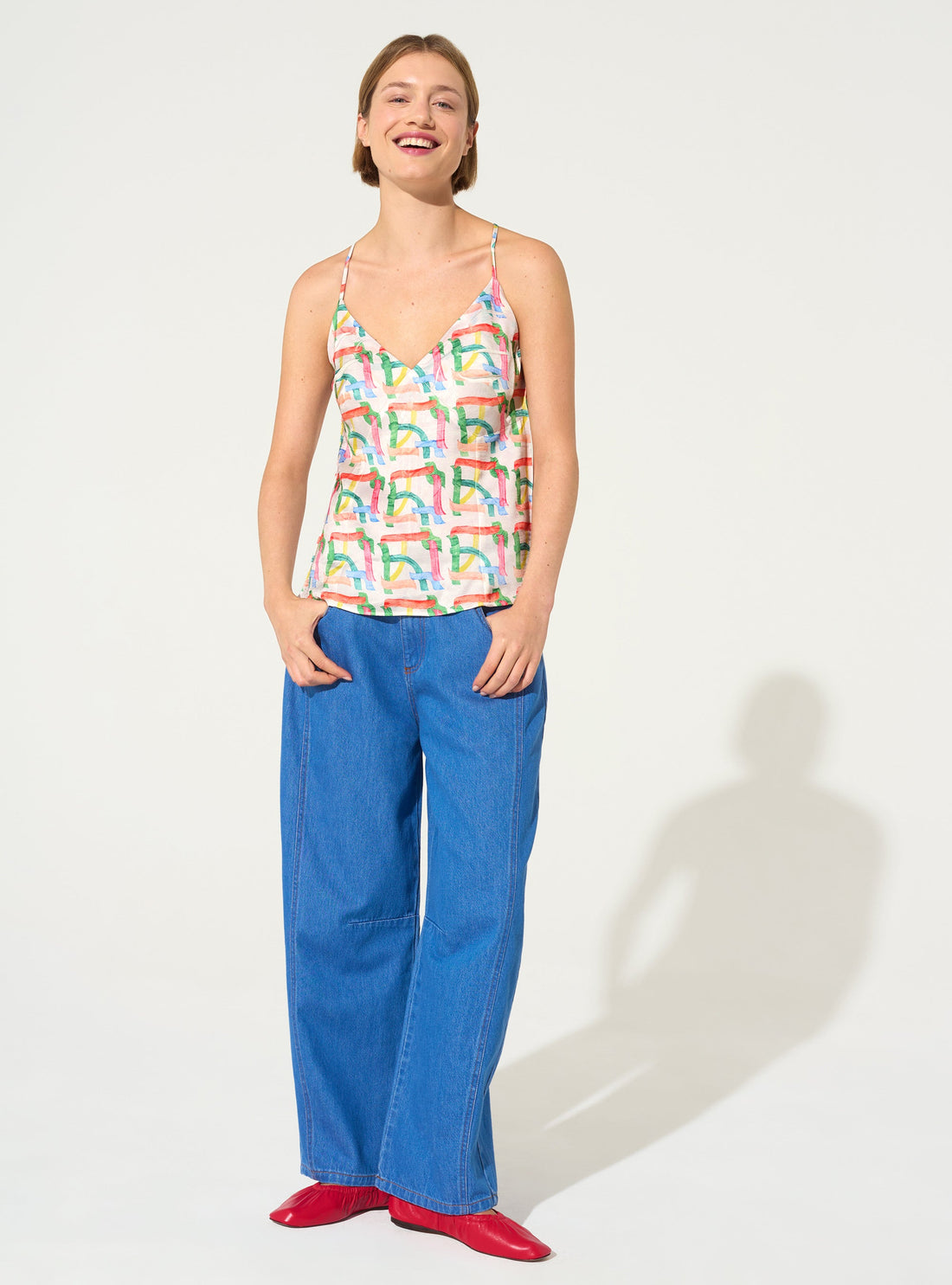 Fitted tank top with white print