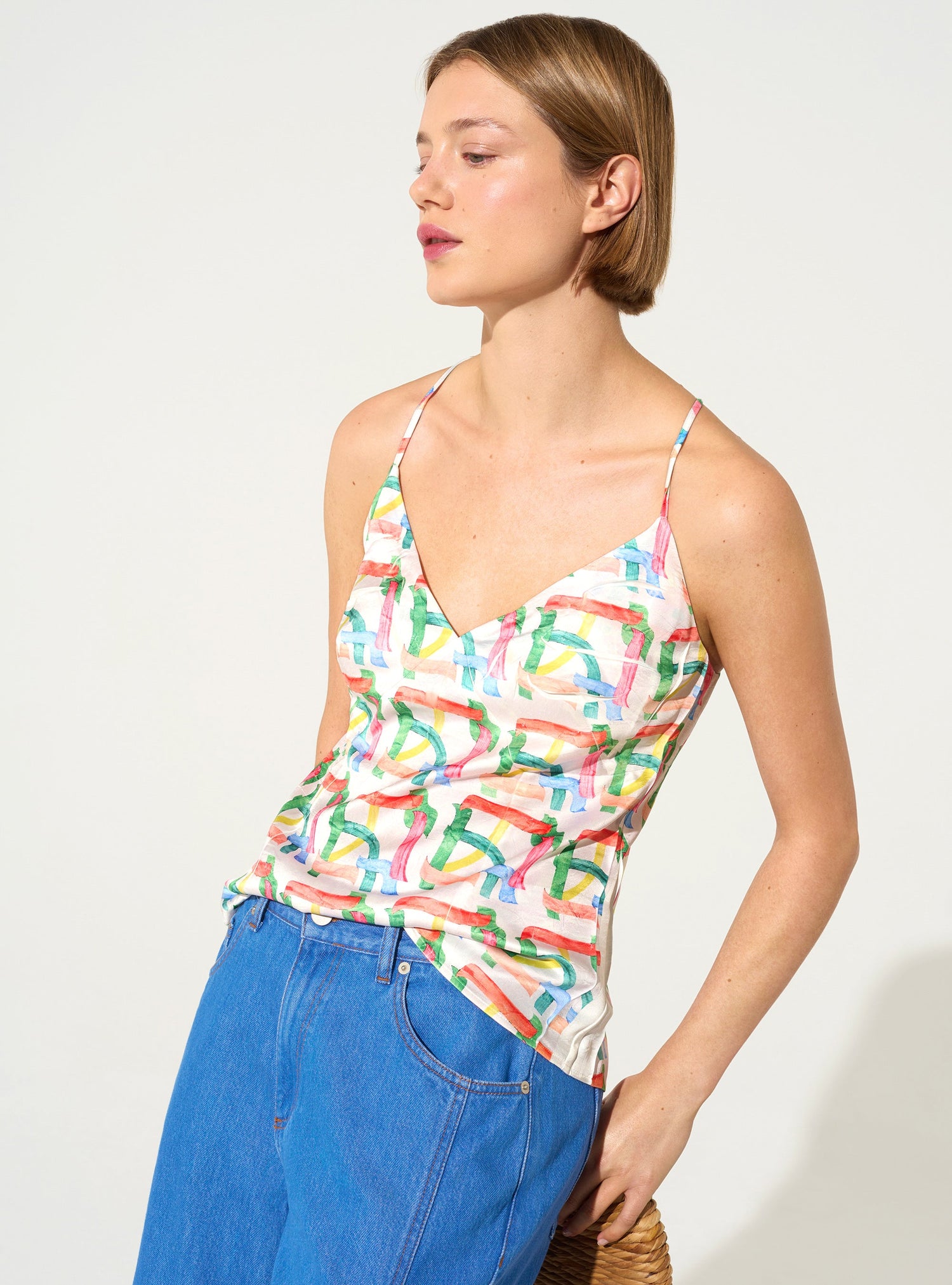Fitted tank top with white print