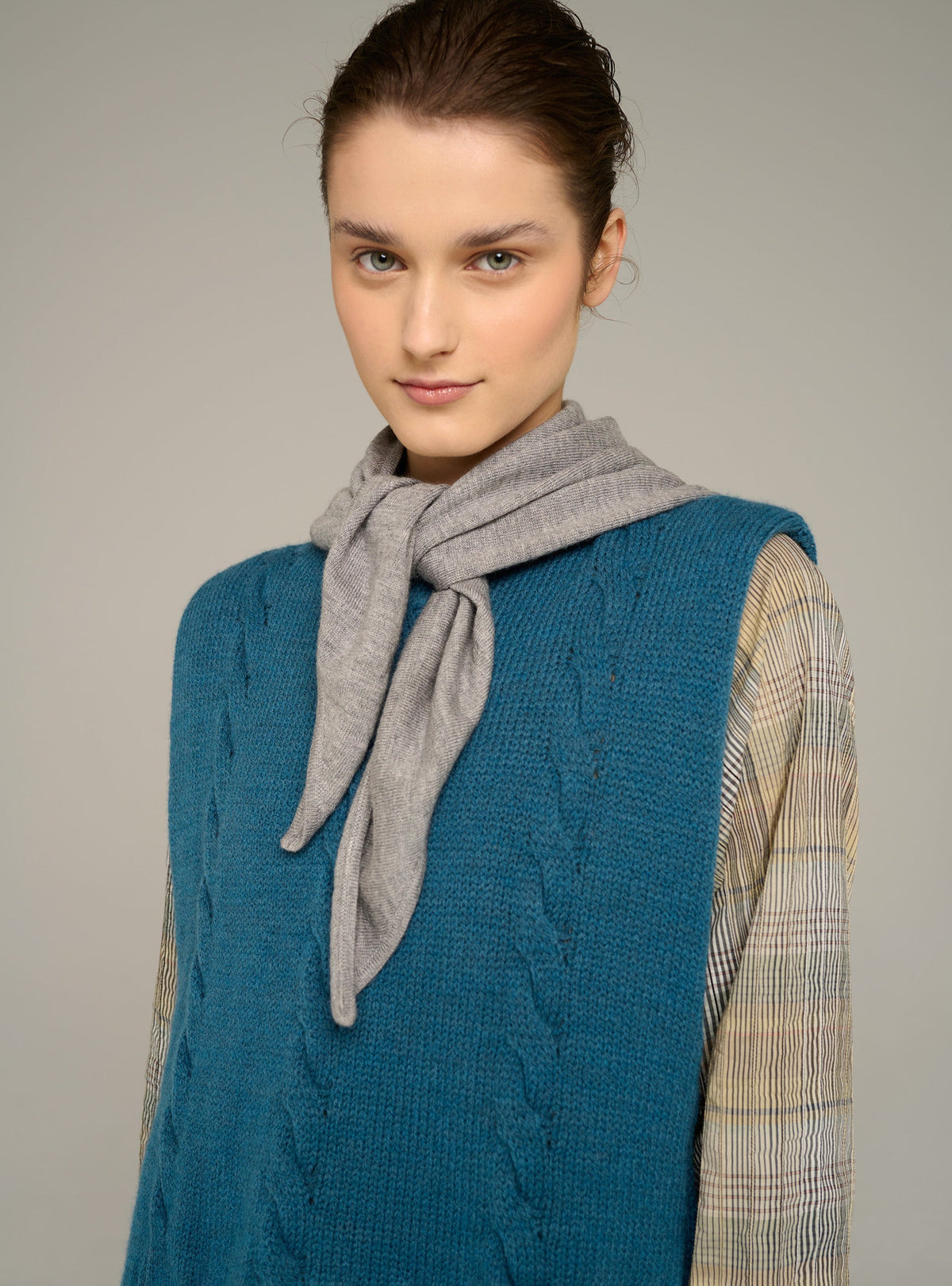 Cotélac acoté Wool triangle scarf