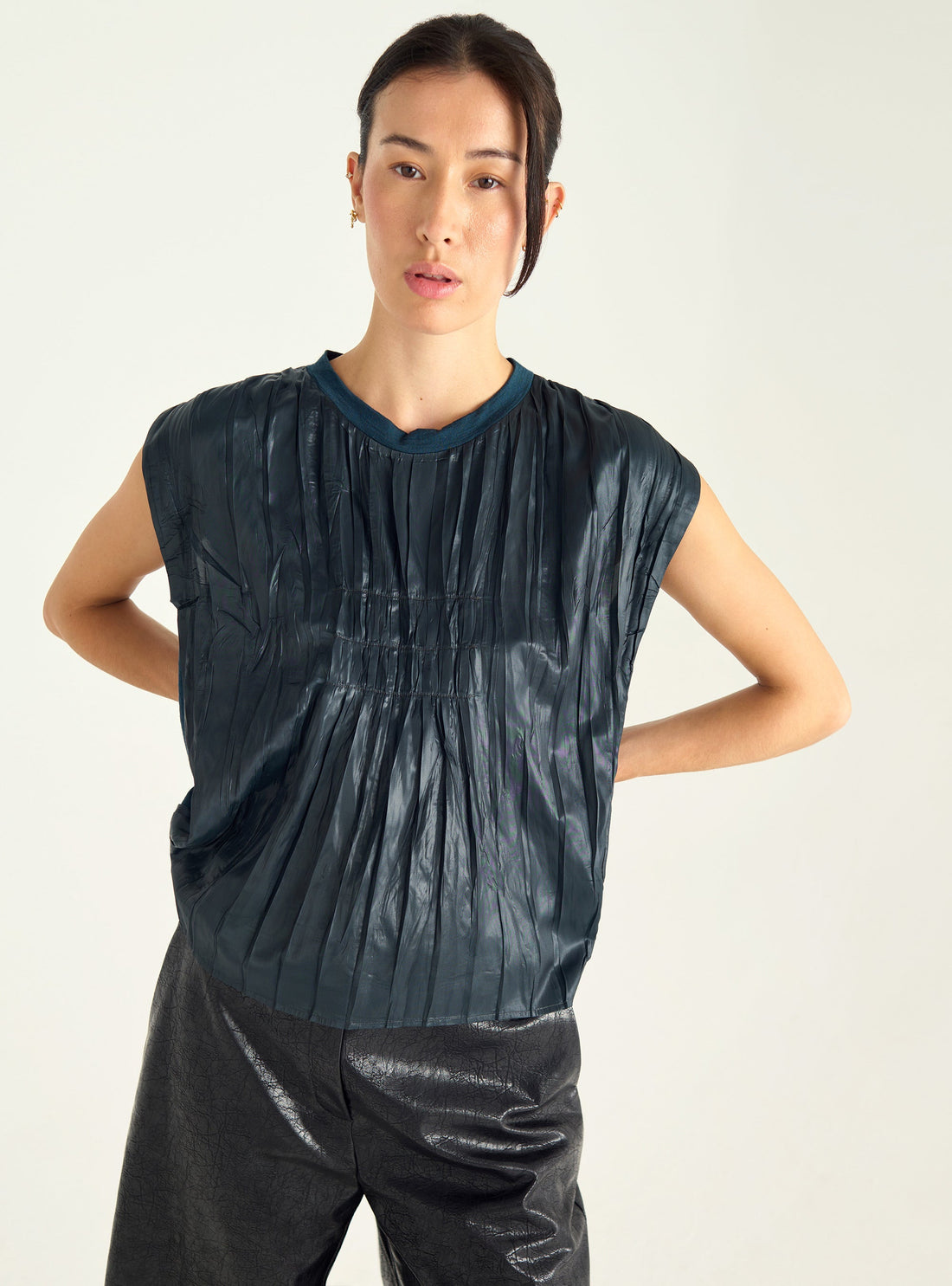 Two-material pleated tank top