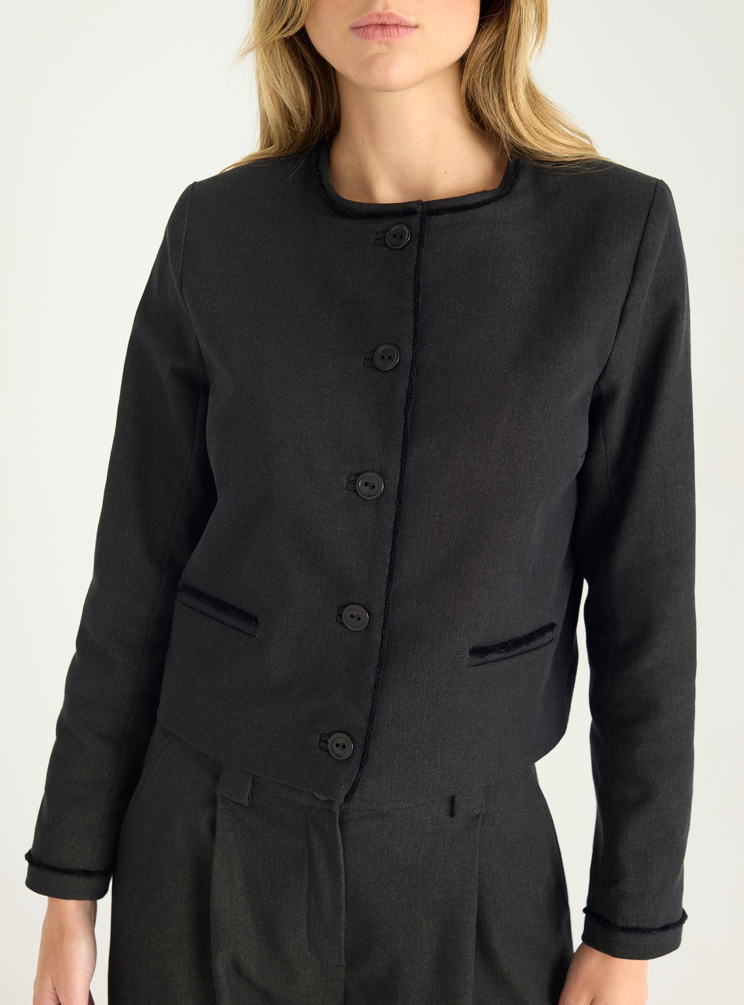Short tailored-style jacket