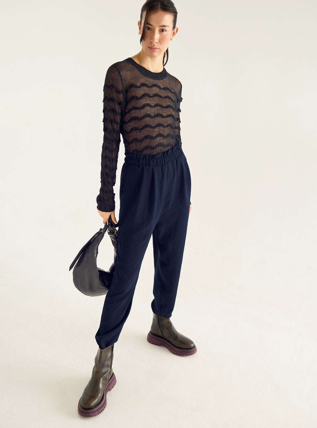 Flowing pants with ruffled waist