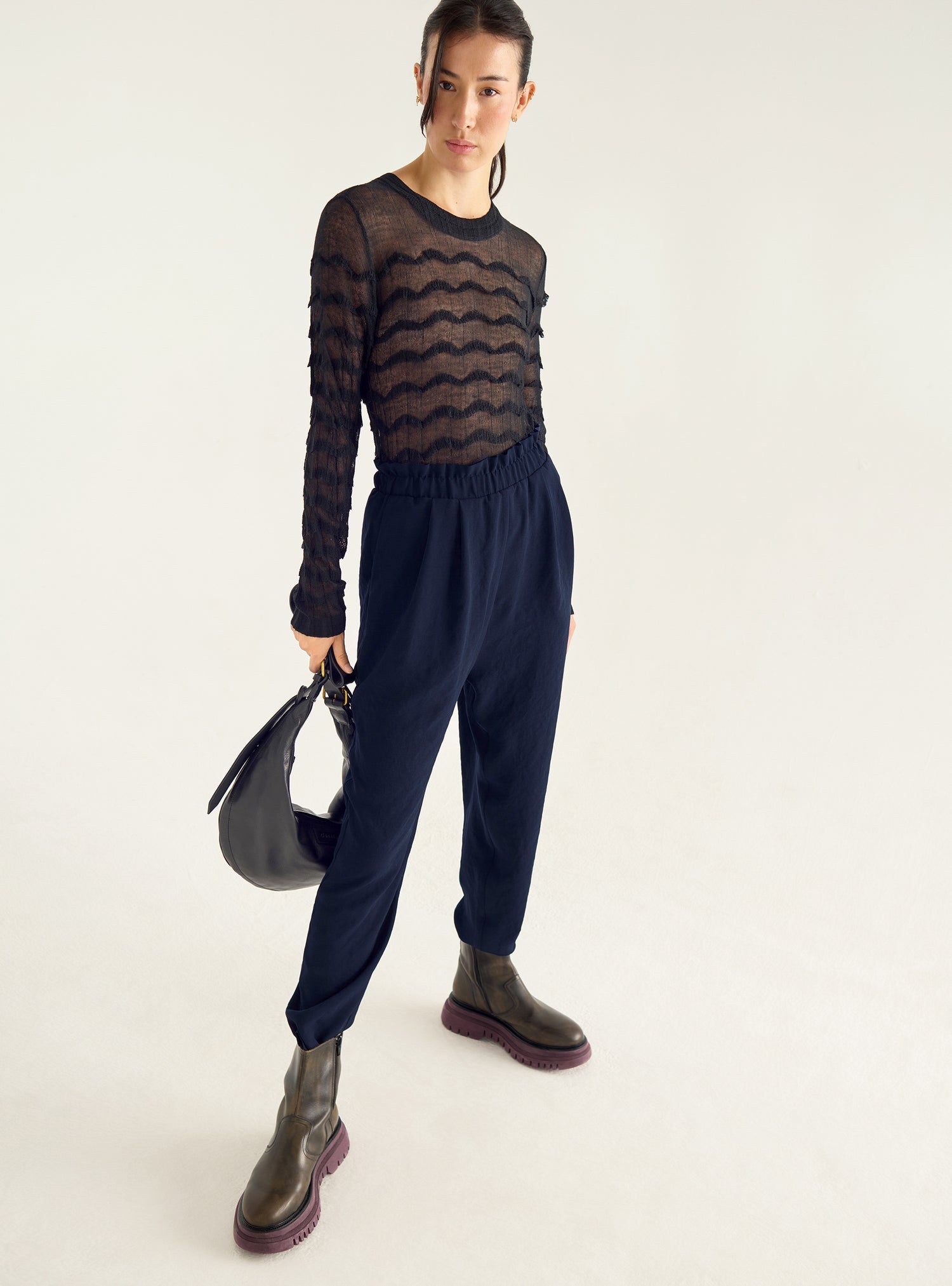 Flowing pants with ruffled waist