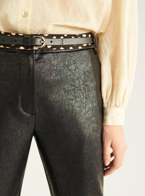 Two-material trompe-l'oeil belt