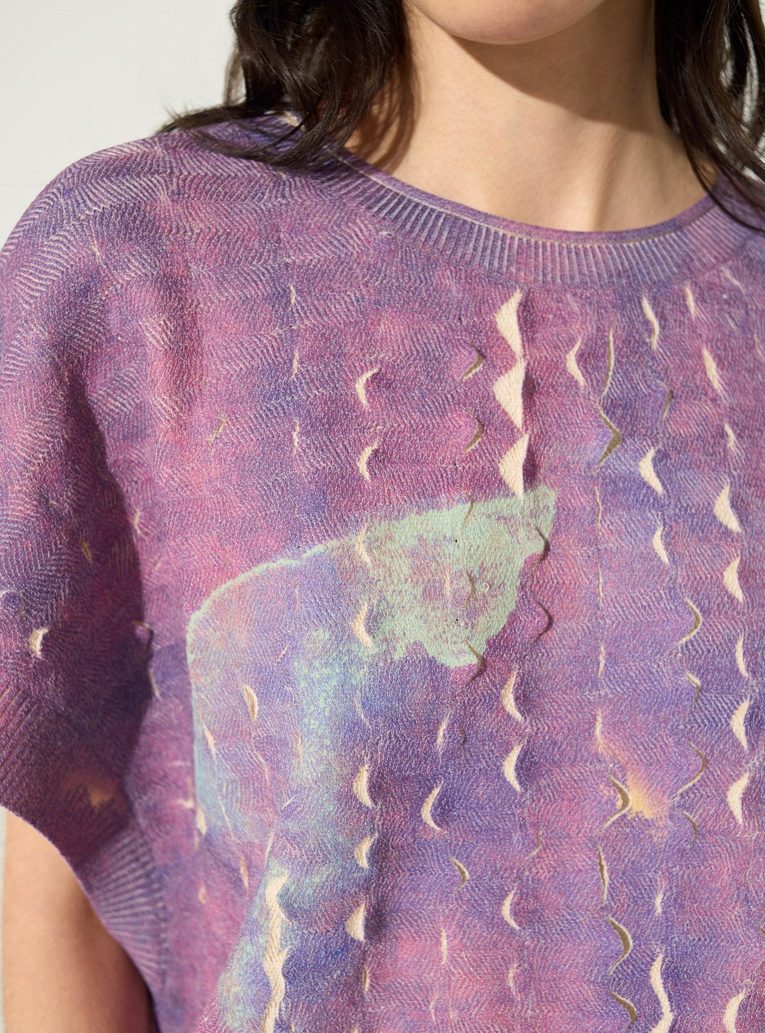 Pleated and sublimated purple round-neck sweater