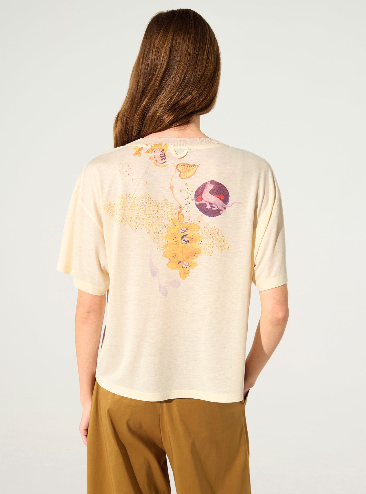 Loose white pleated T-shirt